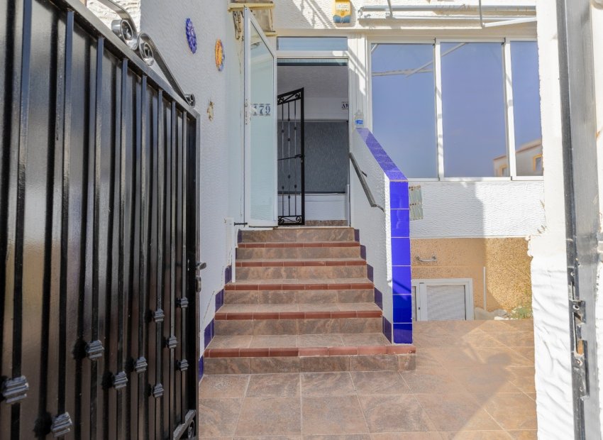 Ground floor apartment with 2 bedrooms and swimming pool near Vistabella Golf