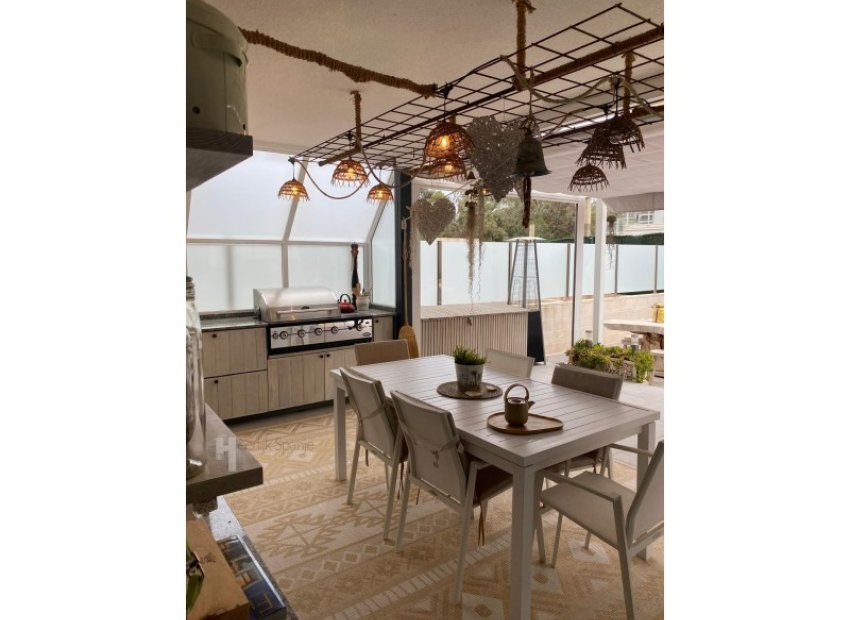 Ground-floor apartment with a 290-square-meter terrace near the beach in Guardamar del Segura