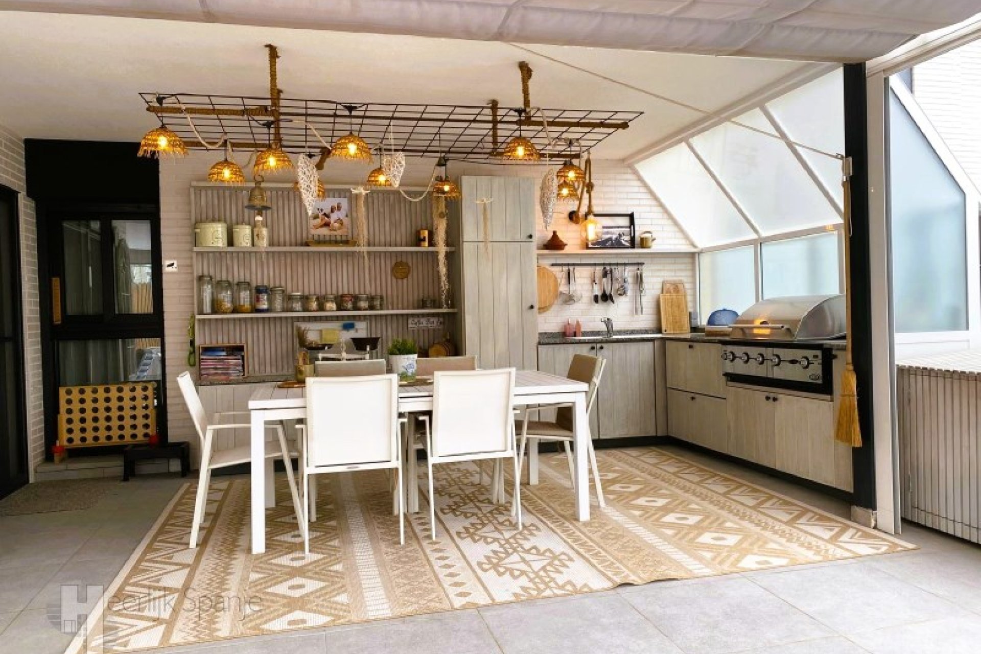 Ground-floor apartment with a 290-square-meter terrace near the beach in Guardamar del Segura