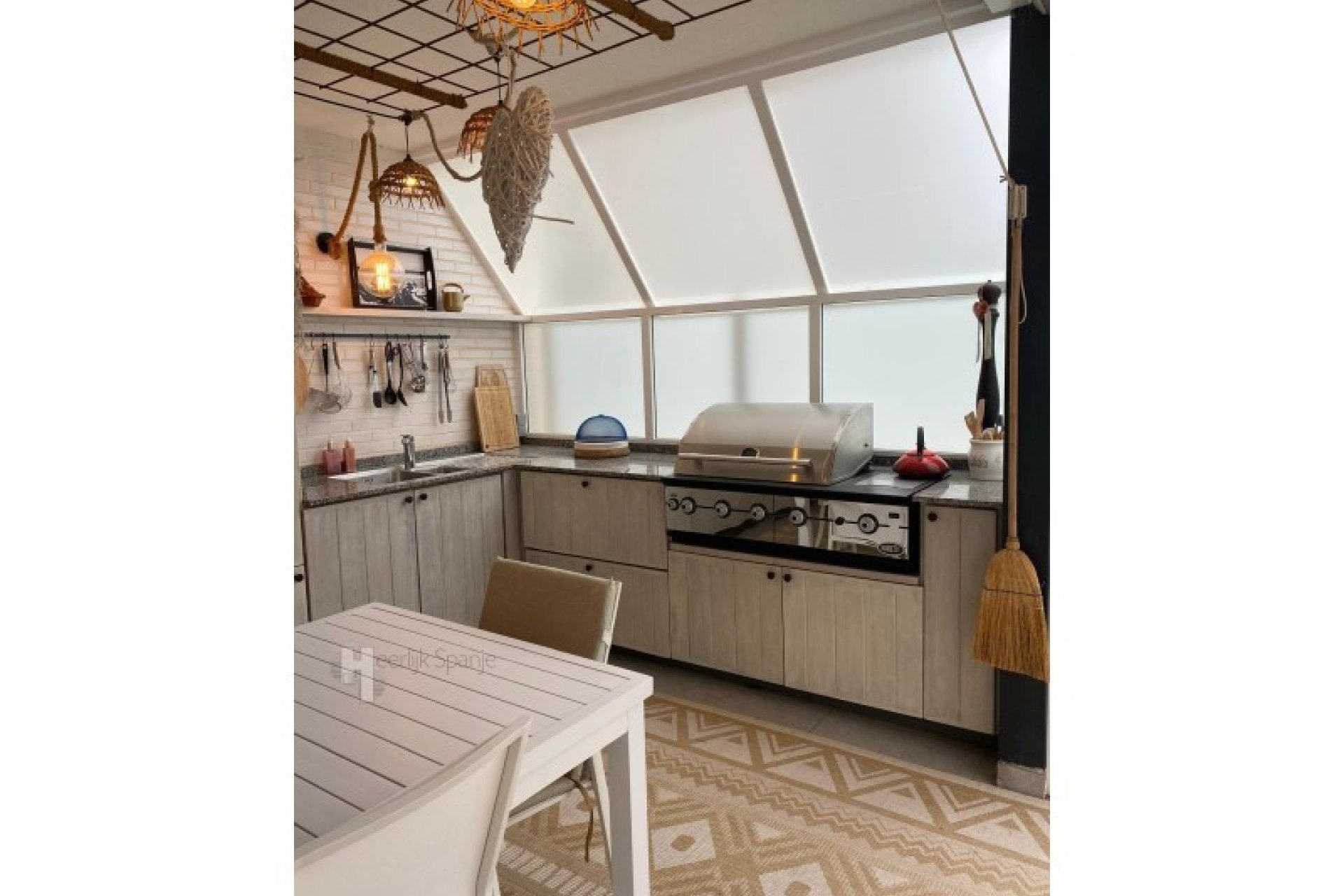 Ground-floor apartment with a 290-square-meter terrace near the beach in Guardamar del Segura