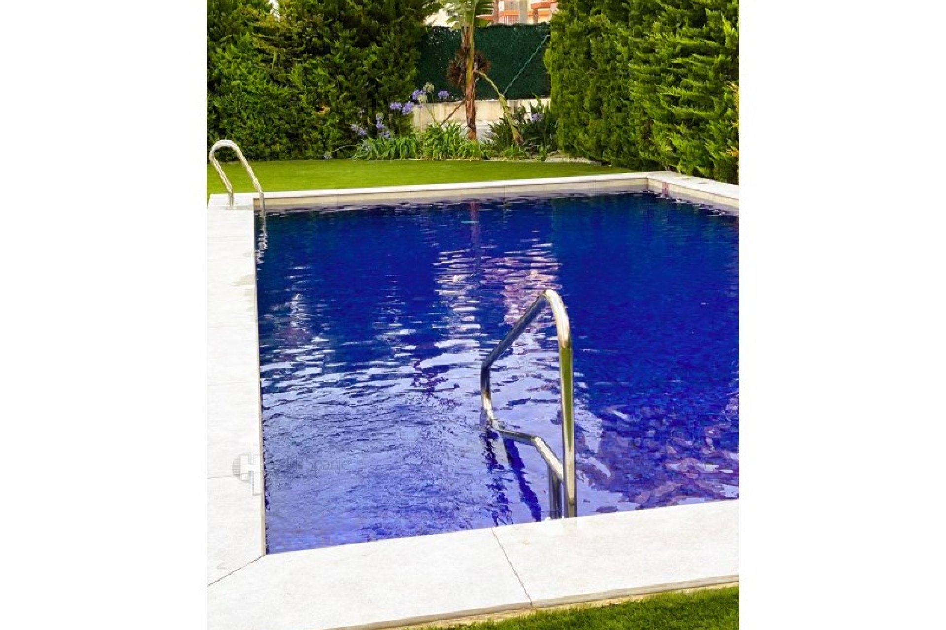 Ground-floor apartment with a 290-square-meter terrace near the beach in Guardamar del Segura