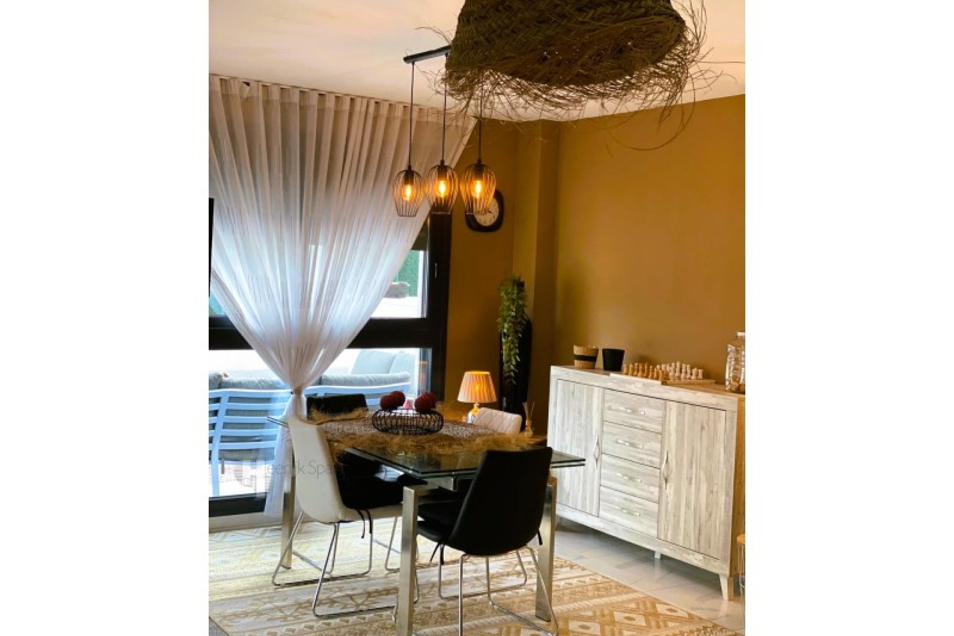 Ground-floor apartment with a 290-square-meter terrace near the beach in Guardamar del Segura