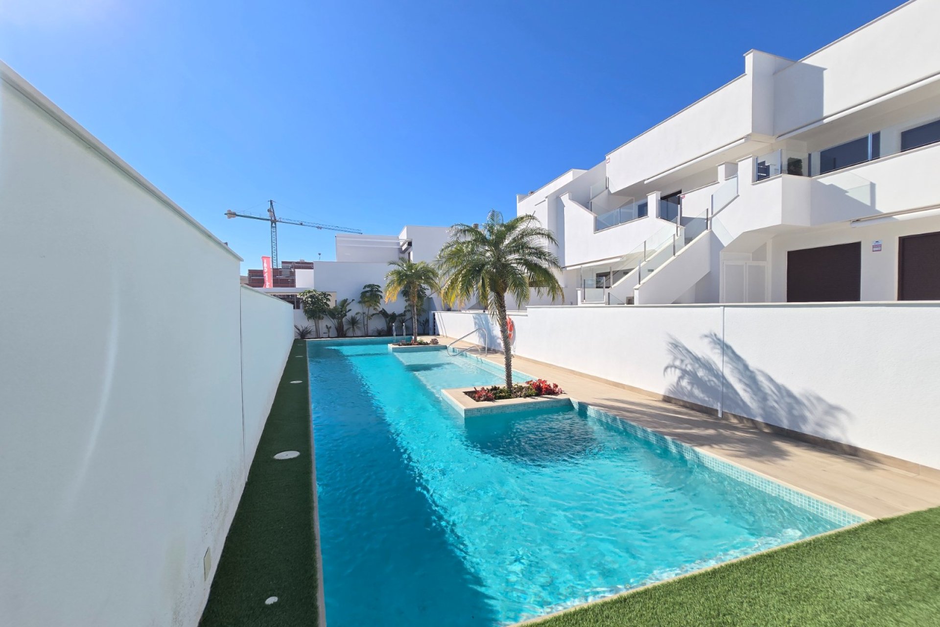 Ground-floor modern 2-bedroom apartment with a pool in Pilar de la Horadada