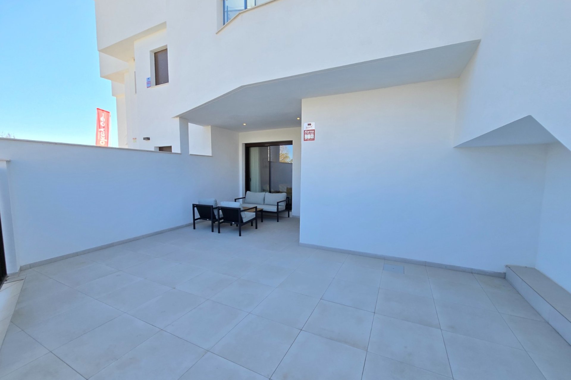 Ground-floor modern 2-bedroom apartment with a pool in Pilar de la Horadada