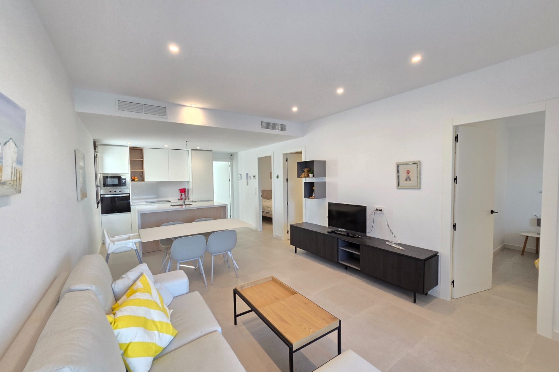 Ground-floor modern 2-bedroom apartment with a pool in Pilar de la Horadada