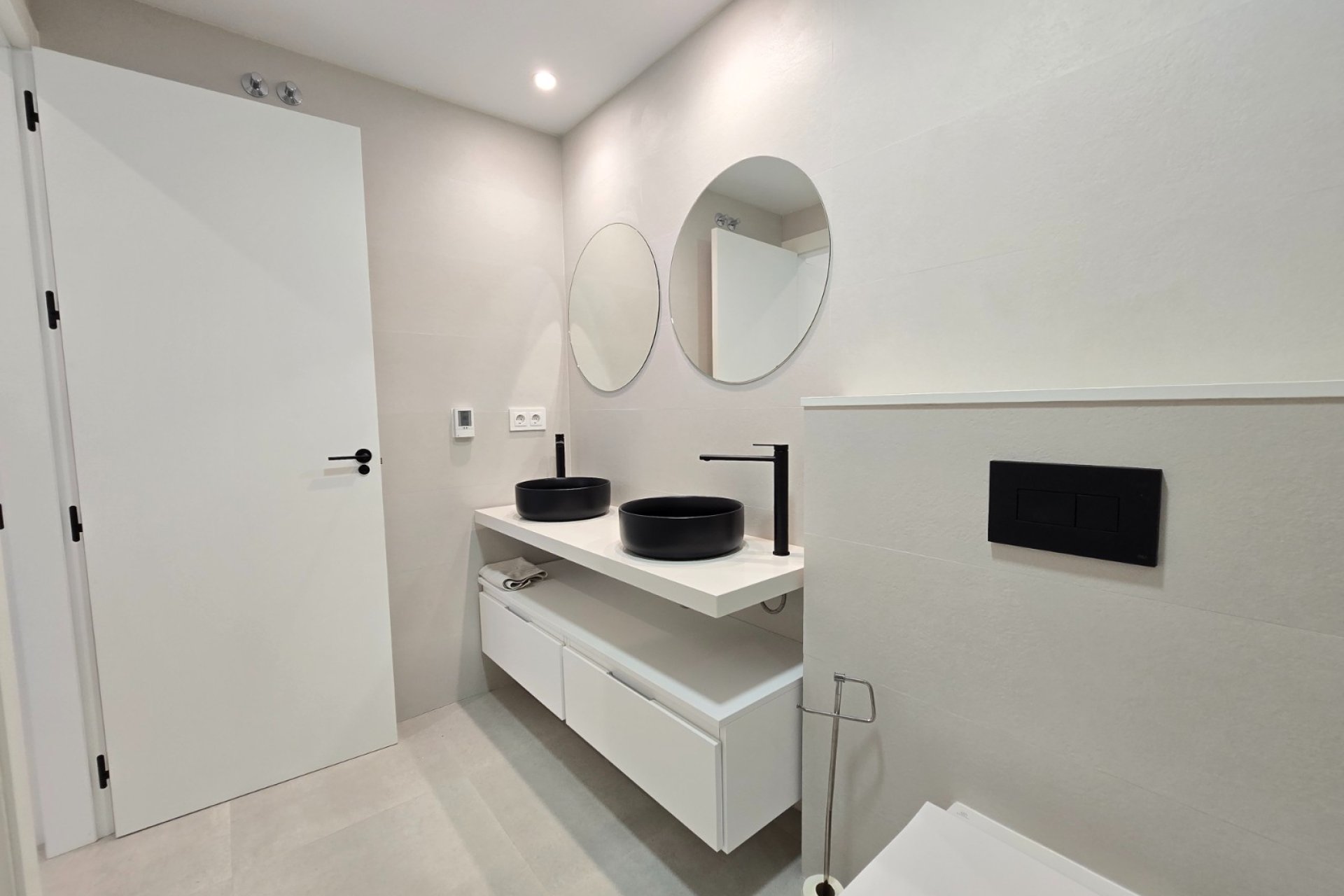 Ground-floor modern 2-bedroom apartment with a pool in Pilar de la Horadada