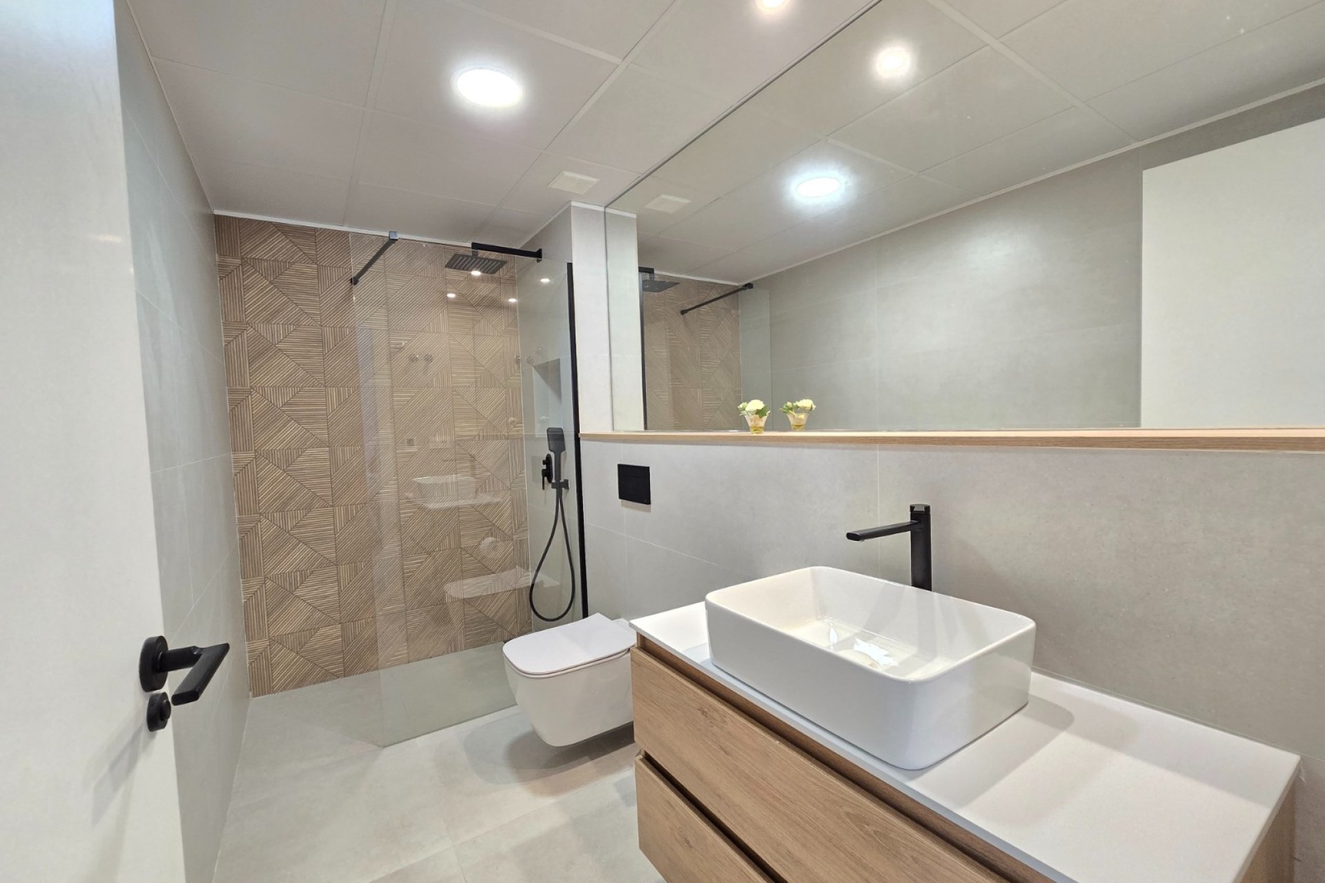 Ground-floor modern 2-bedroom apartment with a pool in Pilar de la Horadada