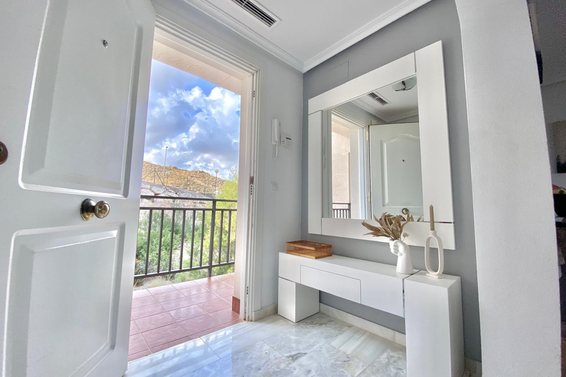 ﻿Amplio apartamento de 2 dormitorios con gran terraza y piscina en Mutxamel, Costa Blanca