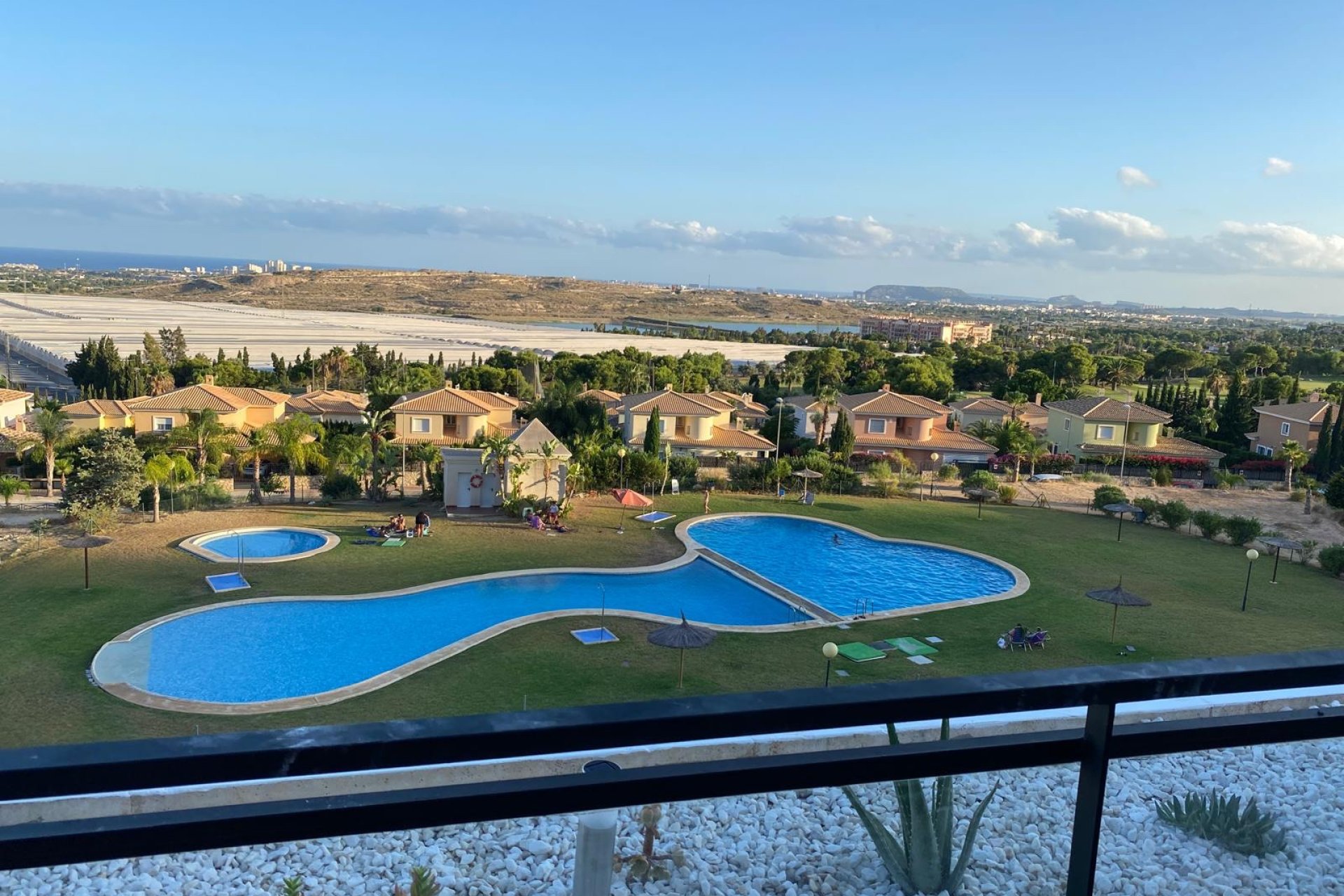 ﻿Amplio apartamento de 2 dormitorios con gran terraza y piscina en Mutxamel, Costa Blanca