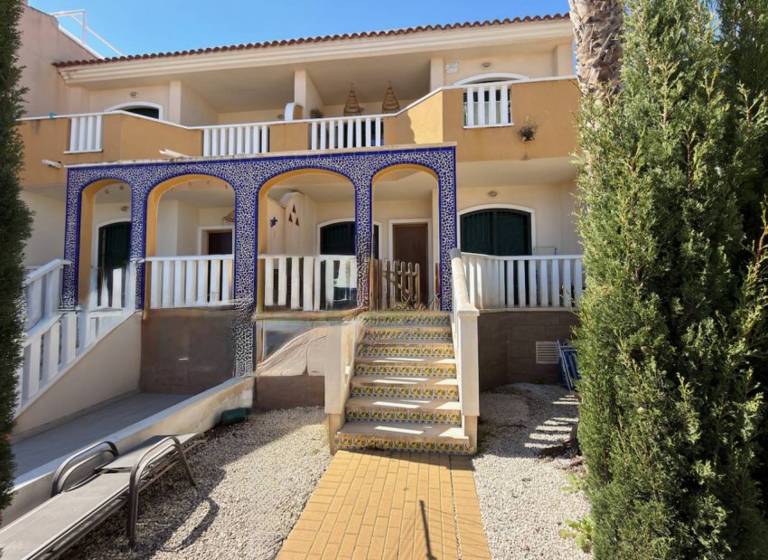 ﻿Elegant 2-bedroom apartment in Ciudad Quesada with a pool and garden