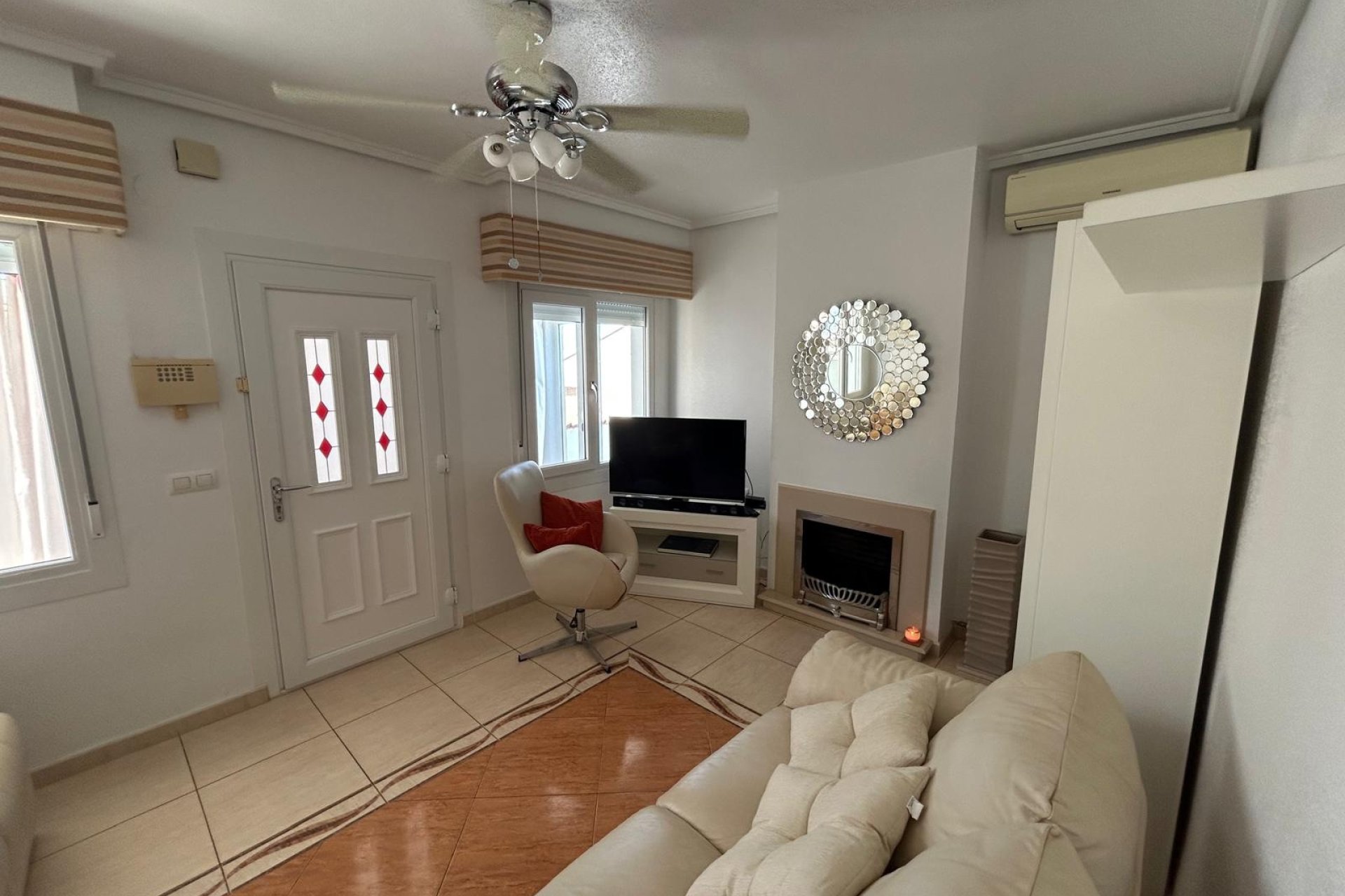 ﻿Elegante villa Sabina con piscina privada y 2 dormitorios en Ciudad Quesada