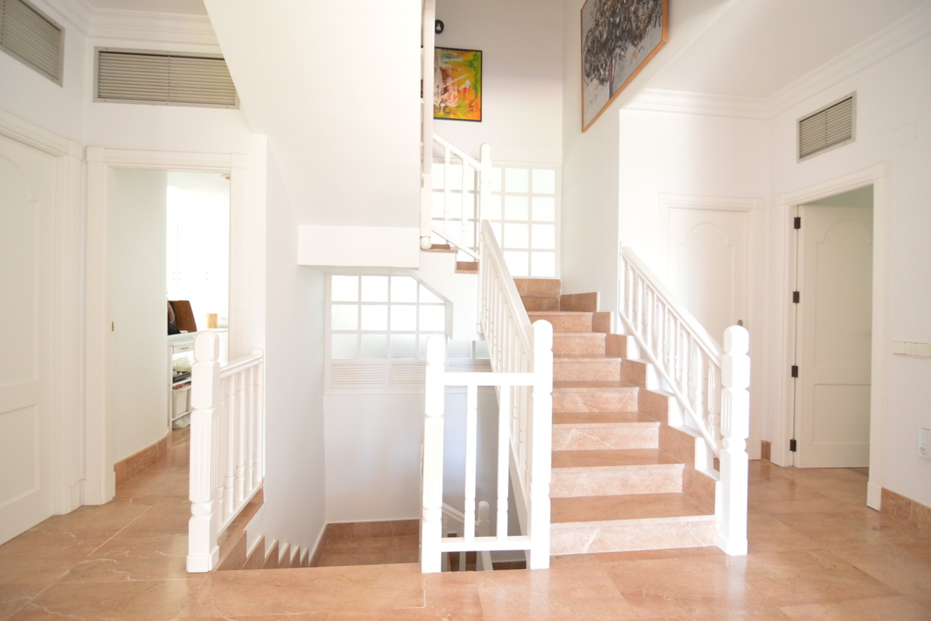 ﻿Luxuriously renovated villa with a pool and double garage in Torrevieja, 4 bedrooms