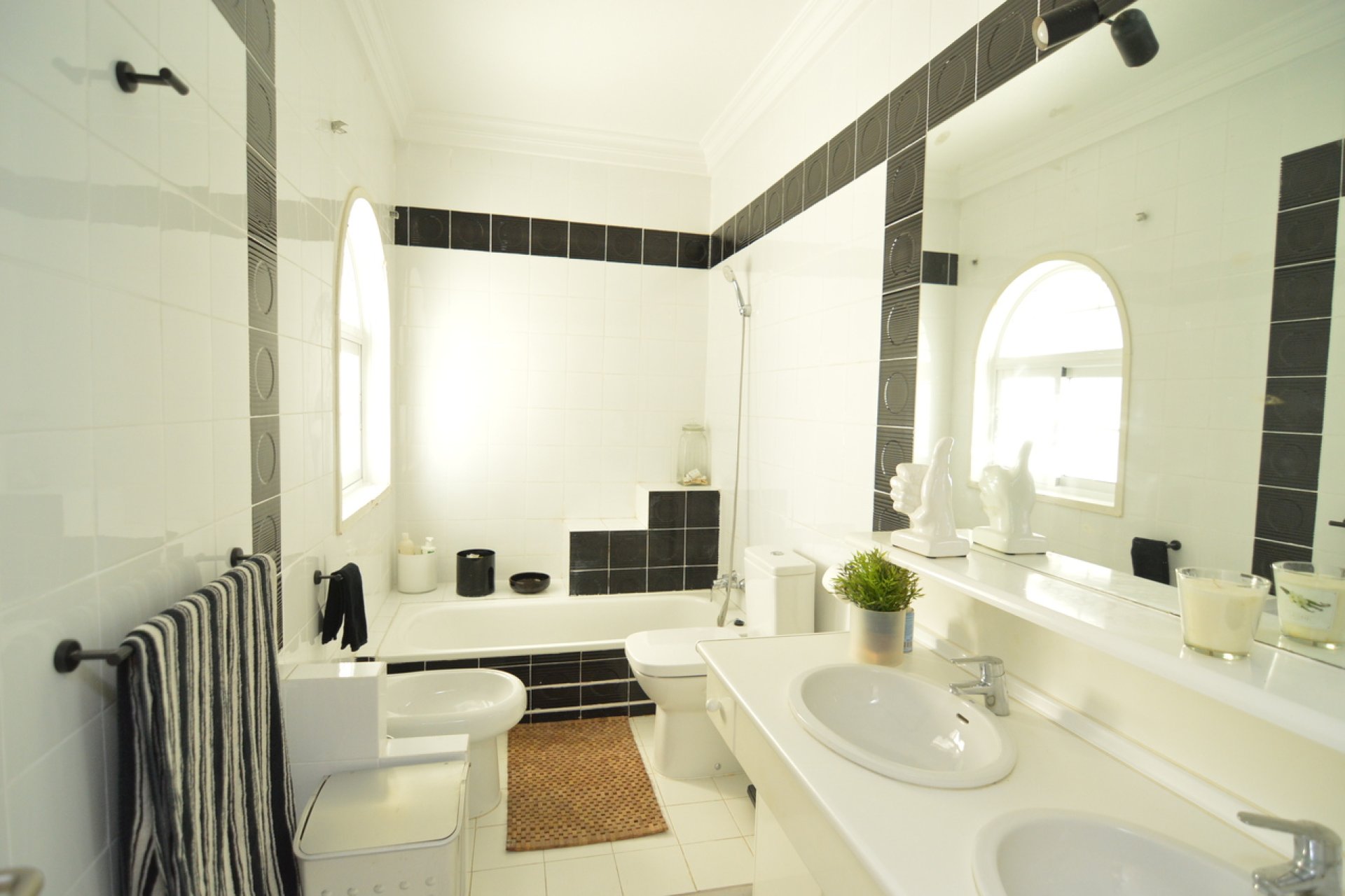 ﻿Luxuriously renovated villa with a pool and double garage in Torrevieja, 4 bedrooms