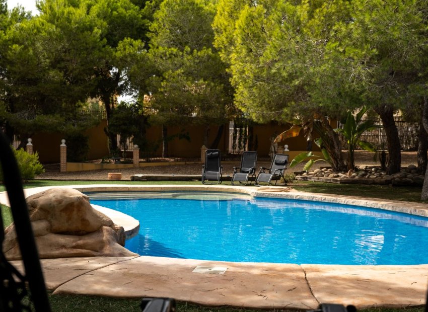 ﻿Luxury 5-bedroom villa in Ciudad Quesada with a private pool and large lot