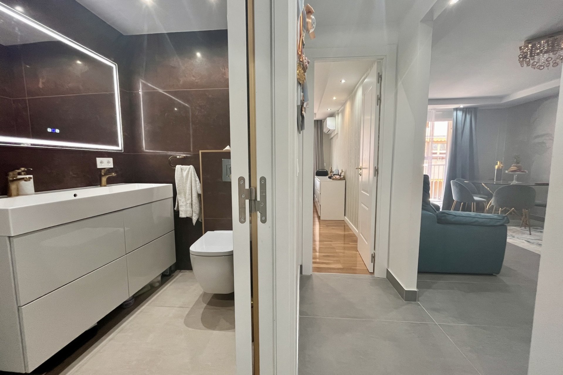 ﻿Modern 3-bedroom apartment with ocean views in a prime location in Torrevieja