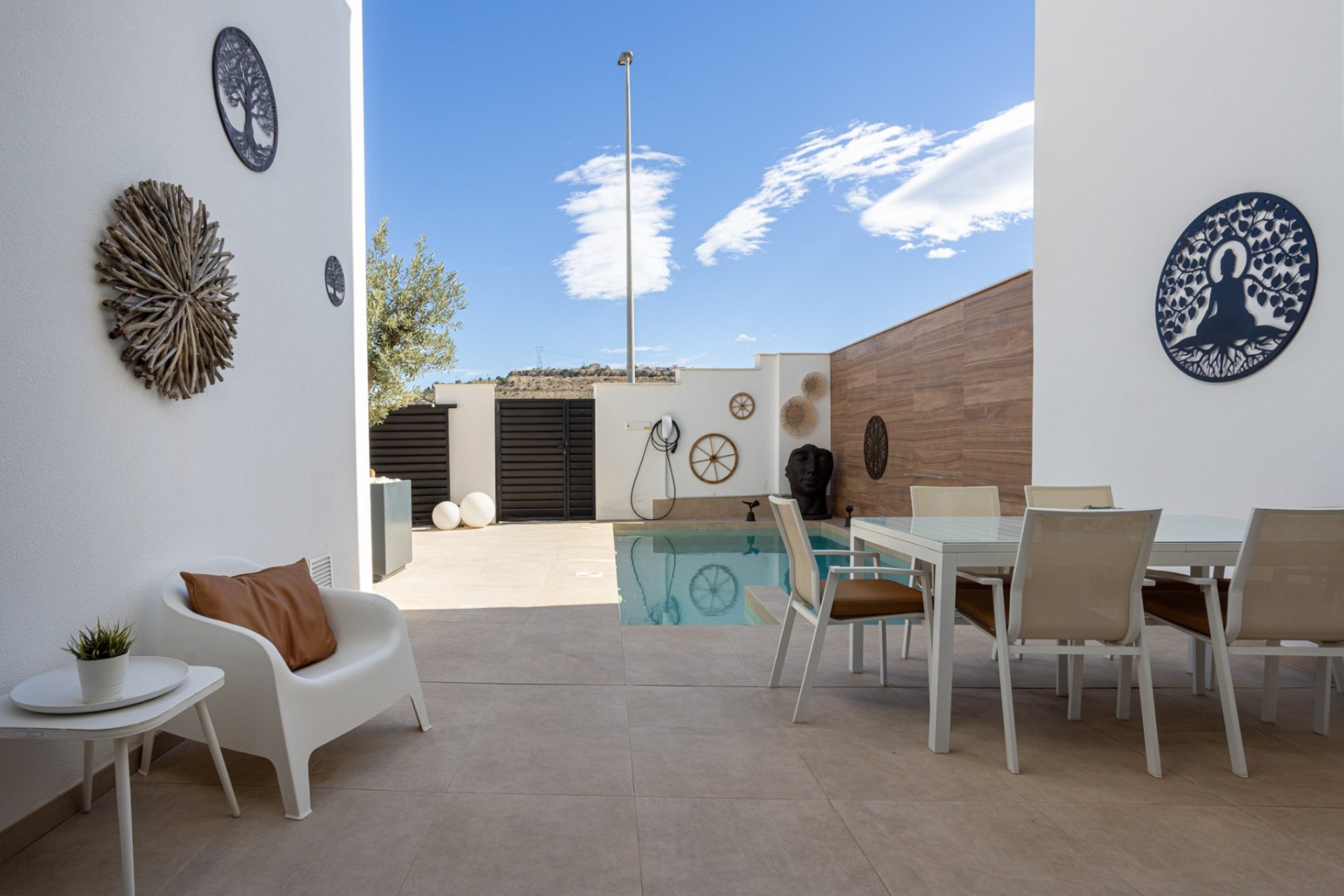 ﻿Modern, move-in-ready villa with a private pool and views in Benijófar, Costa Blanca