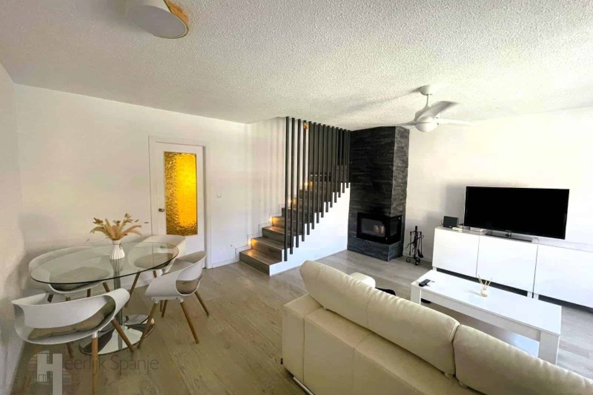 ﻿Move-in-ready townhouse with ocean views, 4 bedrooms, and rental potential in Calabardina