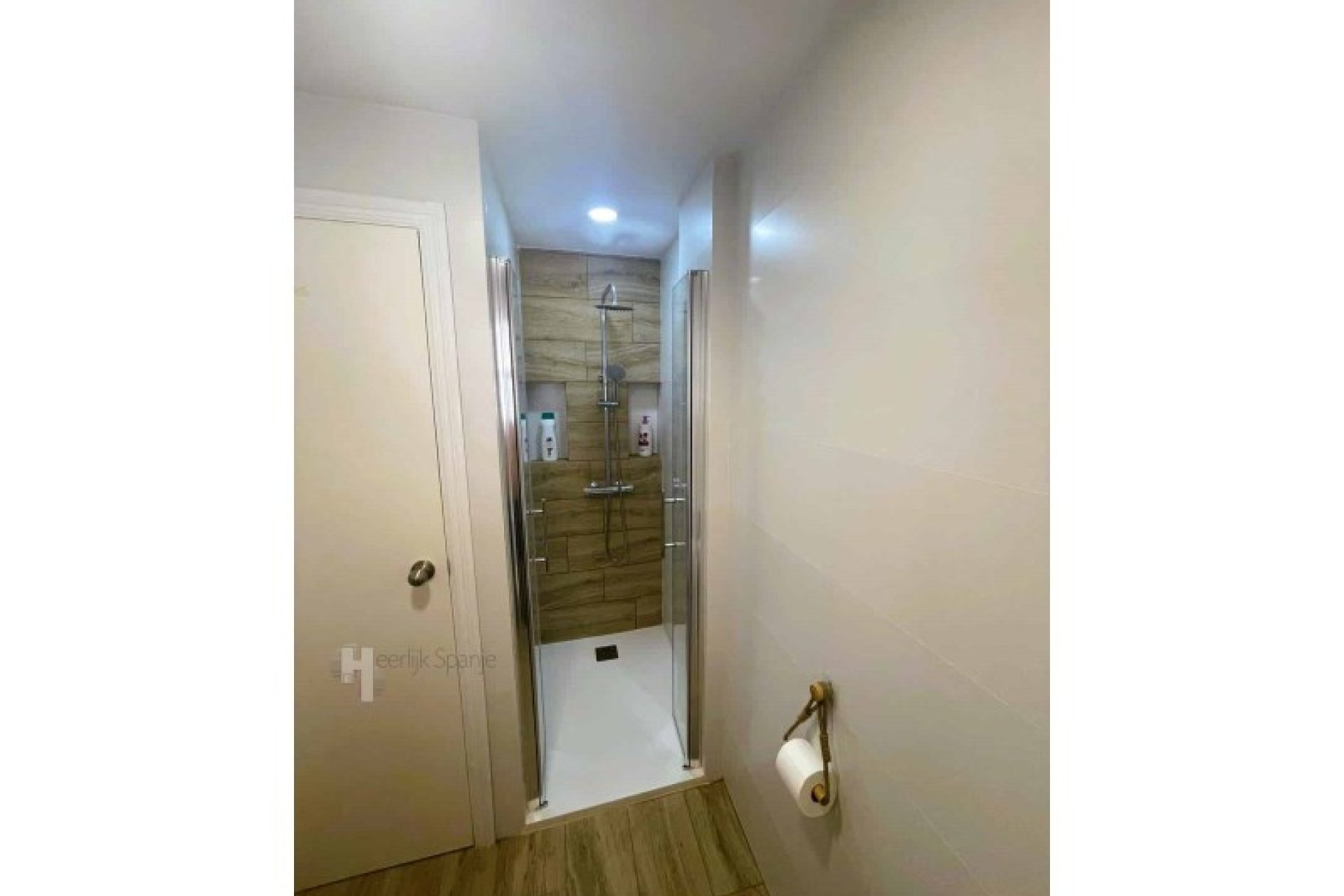 ﻿Move-in-ready townhouse with ocean views, 4 bedrooms, and rental potential in Calabardina