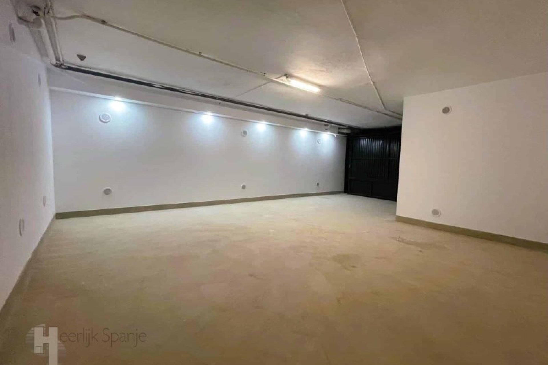 ﻿Move-in-ready townhouse with ocean views, 4 bedrooms, and rental potential in Calabardina