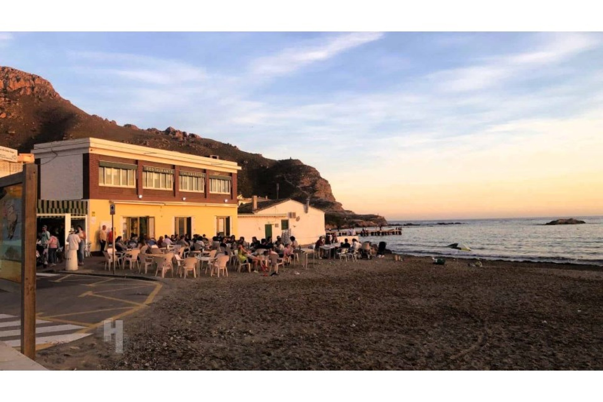 ﻿Move-in-ready townhouse with ocean views, 4 bedrooms, and rental potential in Calabardina