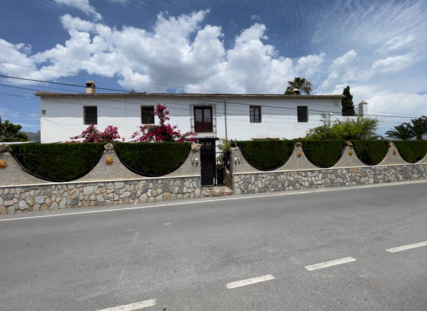 ﻿Unique finca for sale in Orihuela with 8 bedrooms, a private pool, and a large lot