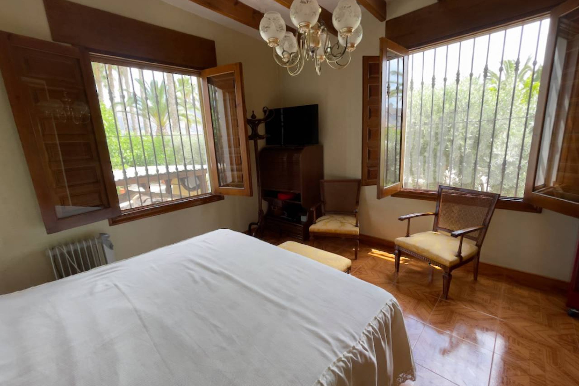 ﻿Unique finca for sale in Orihuela with 8 bedrooms, a private pool, and a large lot