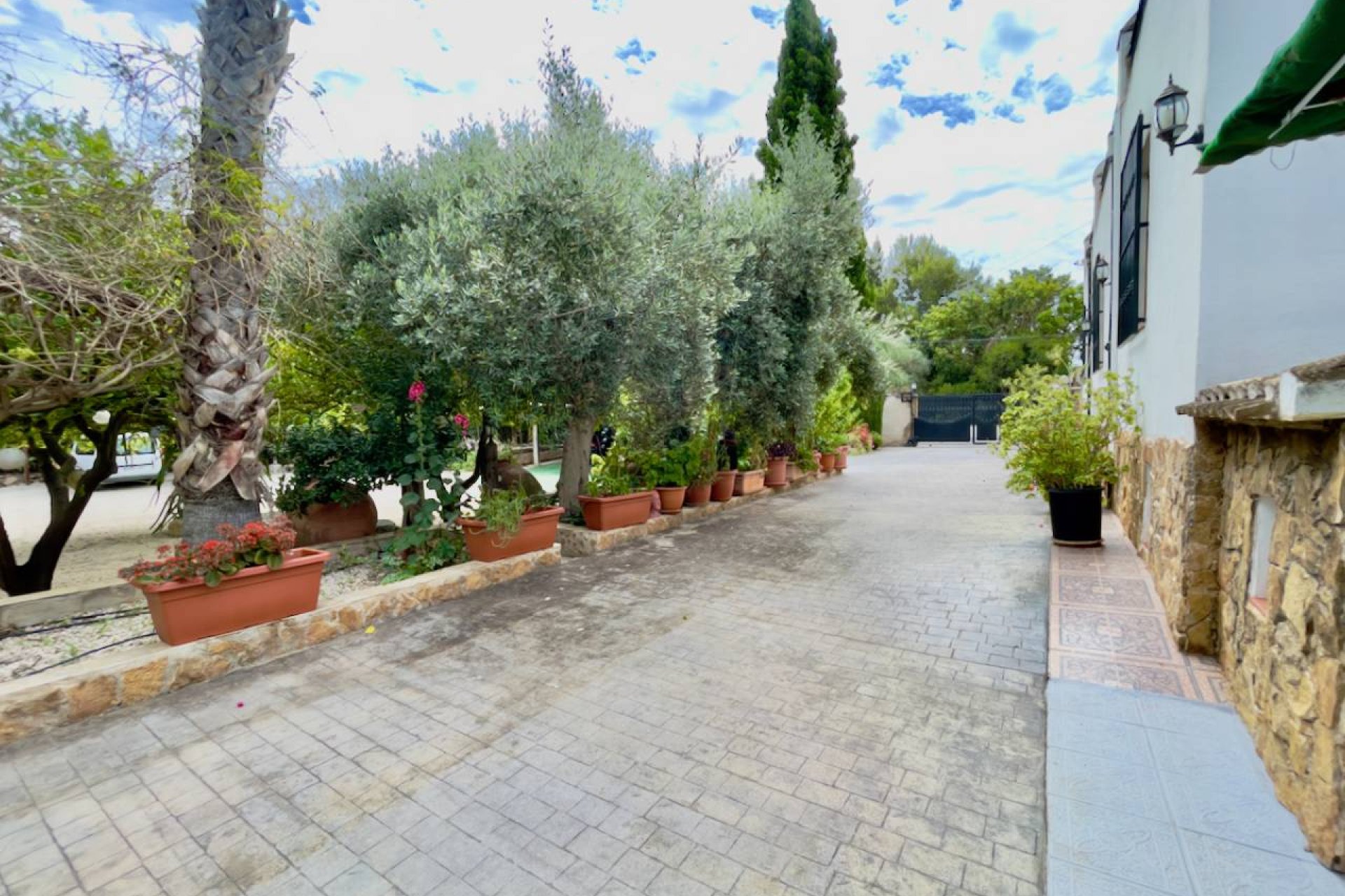 ﻿Unique finca for sale in Orihuela with 8 bedrooms, a private pool, and a large lot