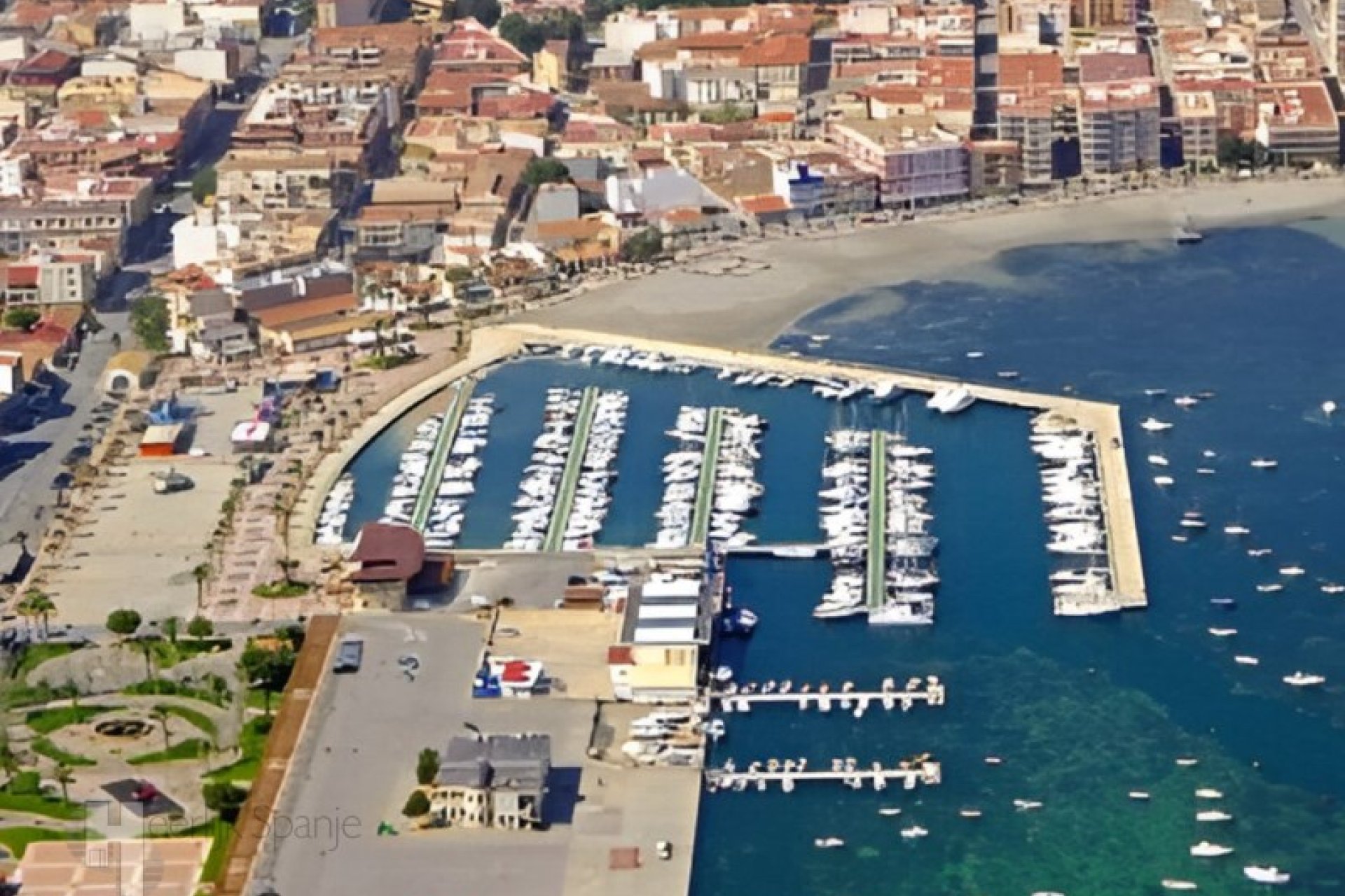 Instapklaar appartement met dakterras en 2 slaapkamers nabij strand Lo Pagán