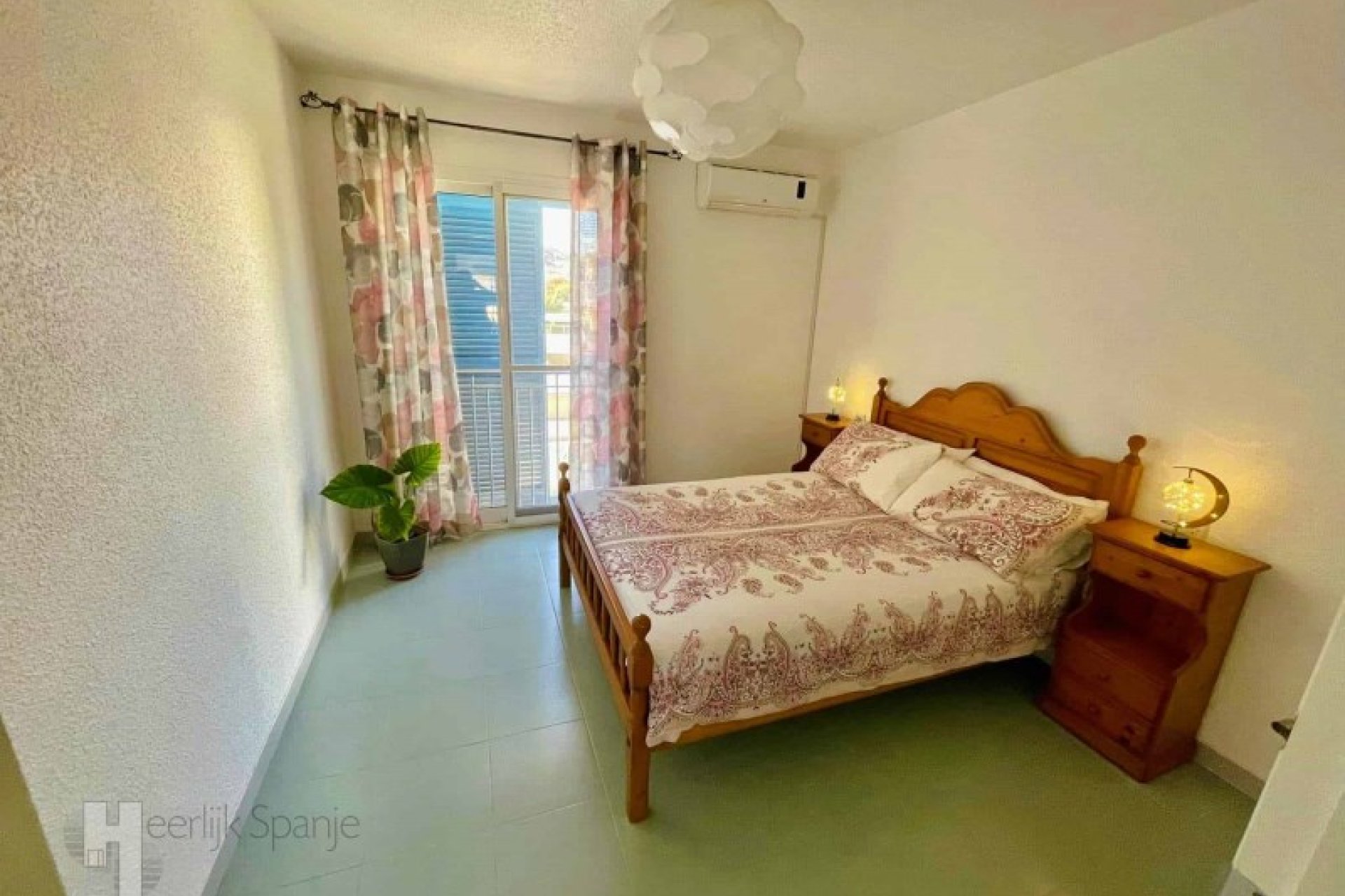 Instapklare townhouse met zeezicht, 4 slaapkamers en verhuurpotentieel in Calabardina