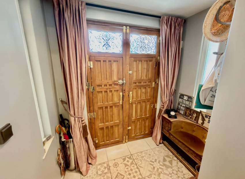 Landelijke villa in Almoradí met privézwembad, 6 slaapkamers en paardenfaciliteiten