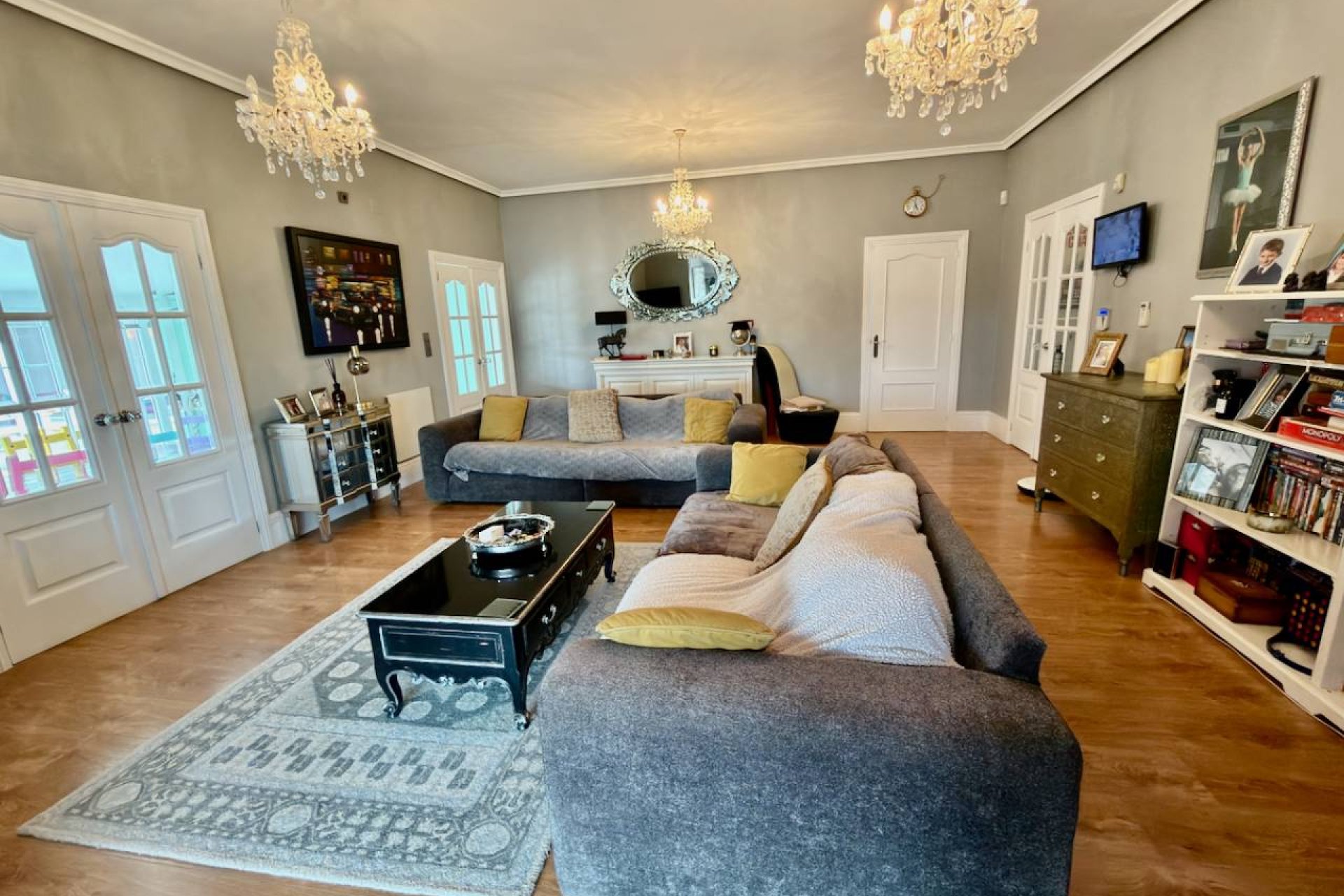 Landelijke villa in Almoradí met privézwembad, 6 slaapkamers en paardenfaciliteiten