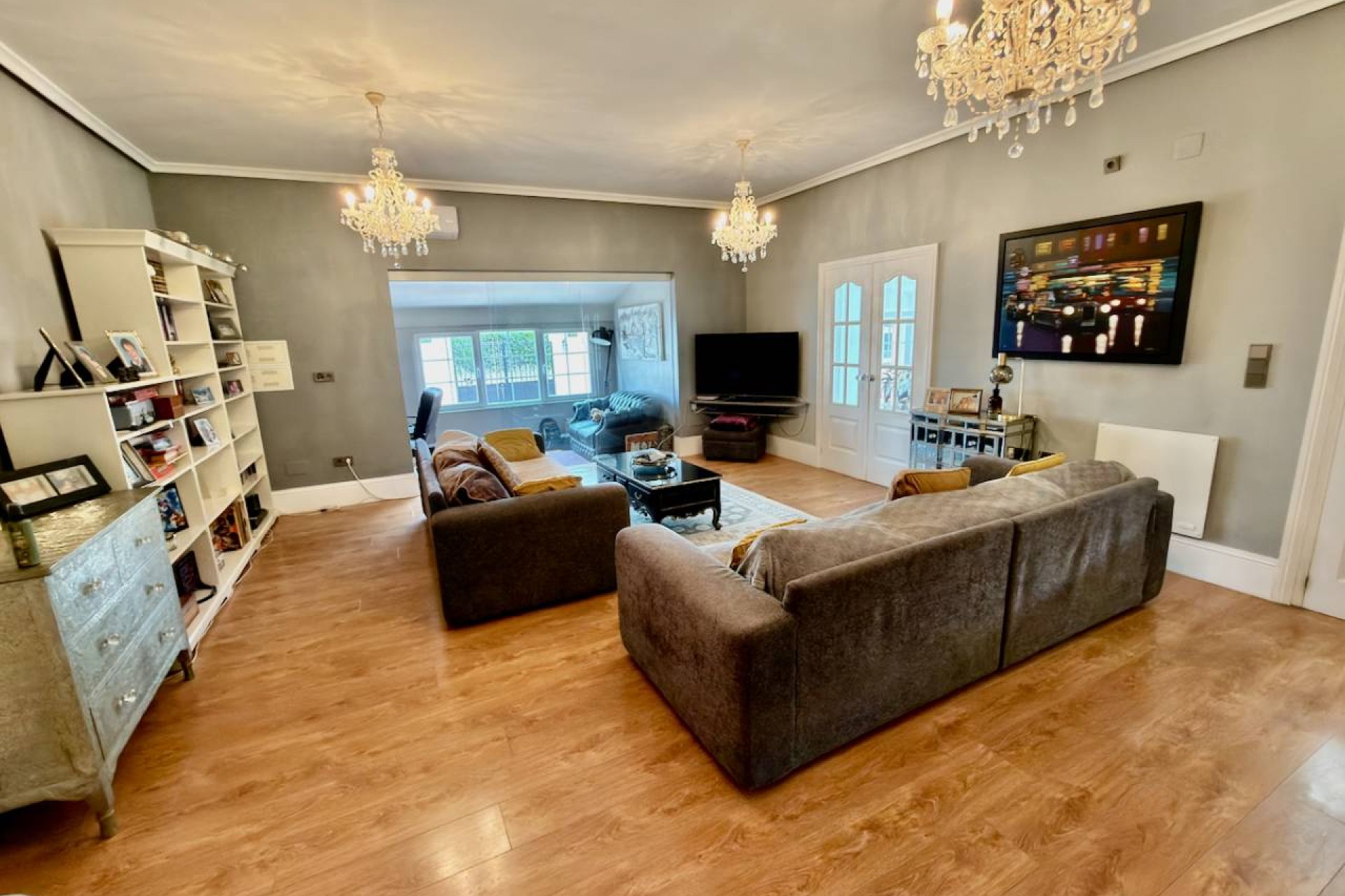 Landelijke villa in Almoradí met privézwembad, 6 slaapkamers en paardenfaciliteiten