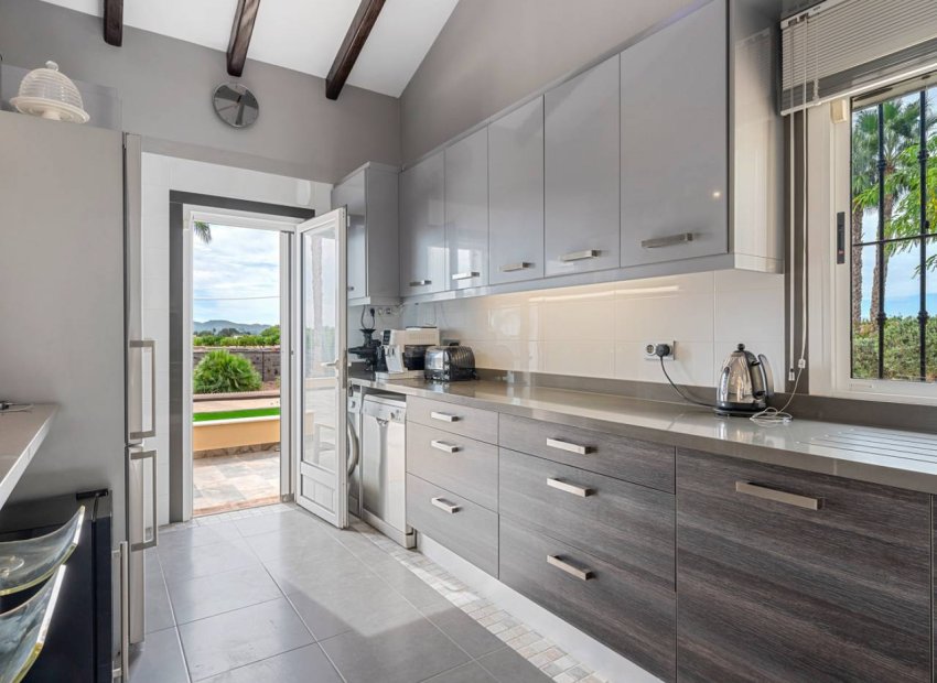 Landelijke villa met privézwembad en panoramisch uitzicht in Rafal, Costa Blanca