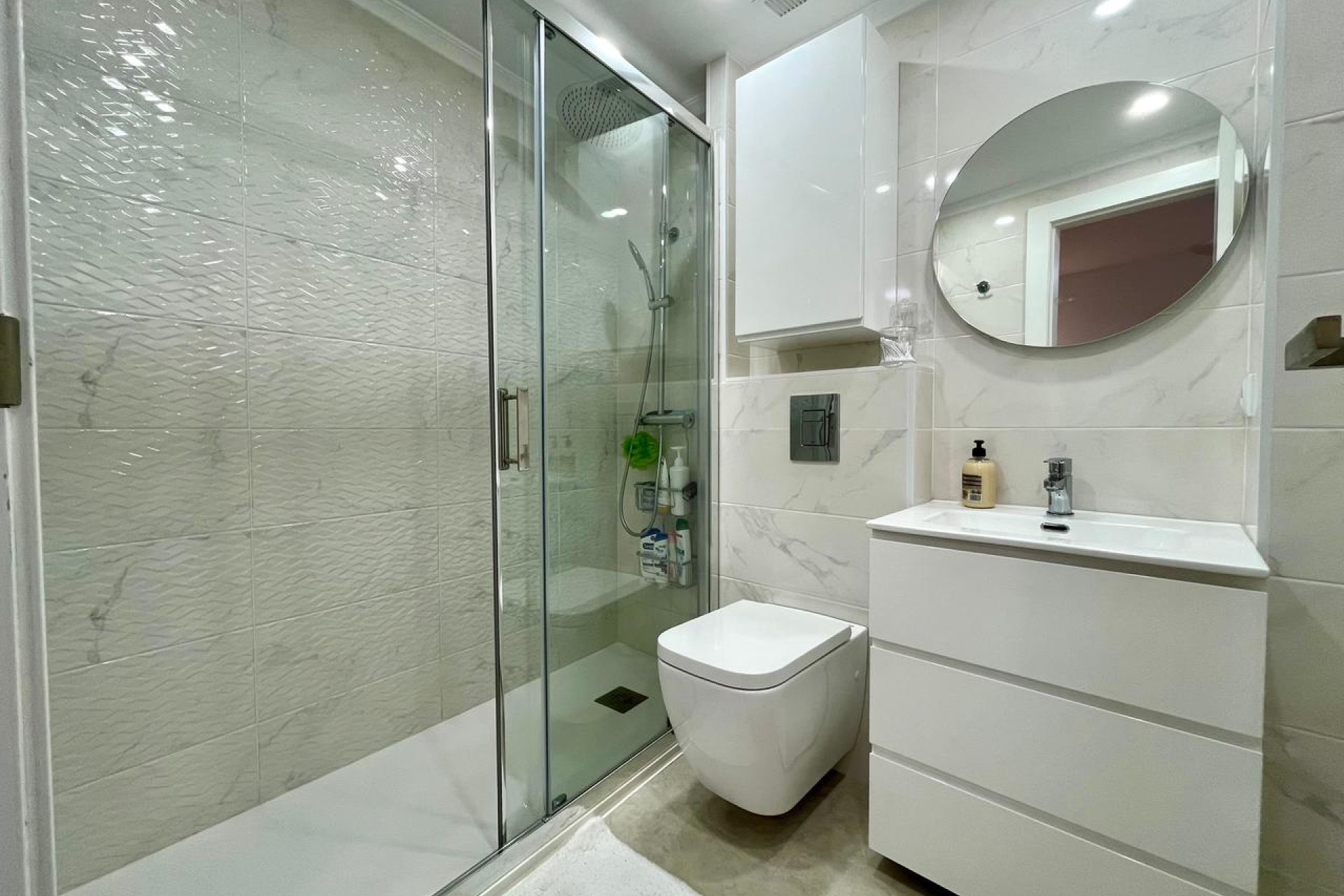 Licht en modern 4-slaapkamer appartement in hartje Torrevieja nabij strand