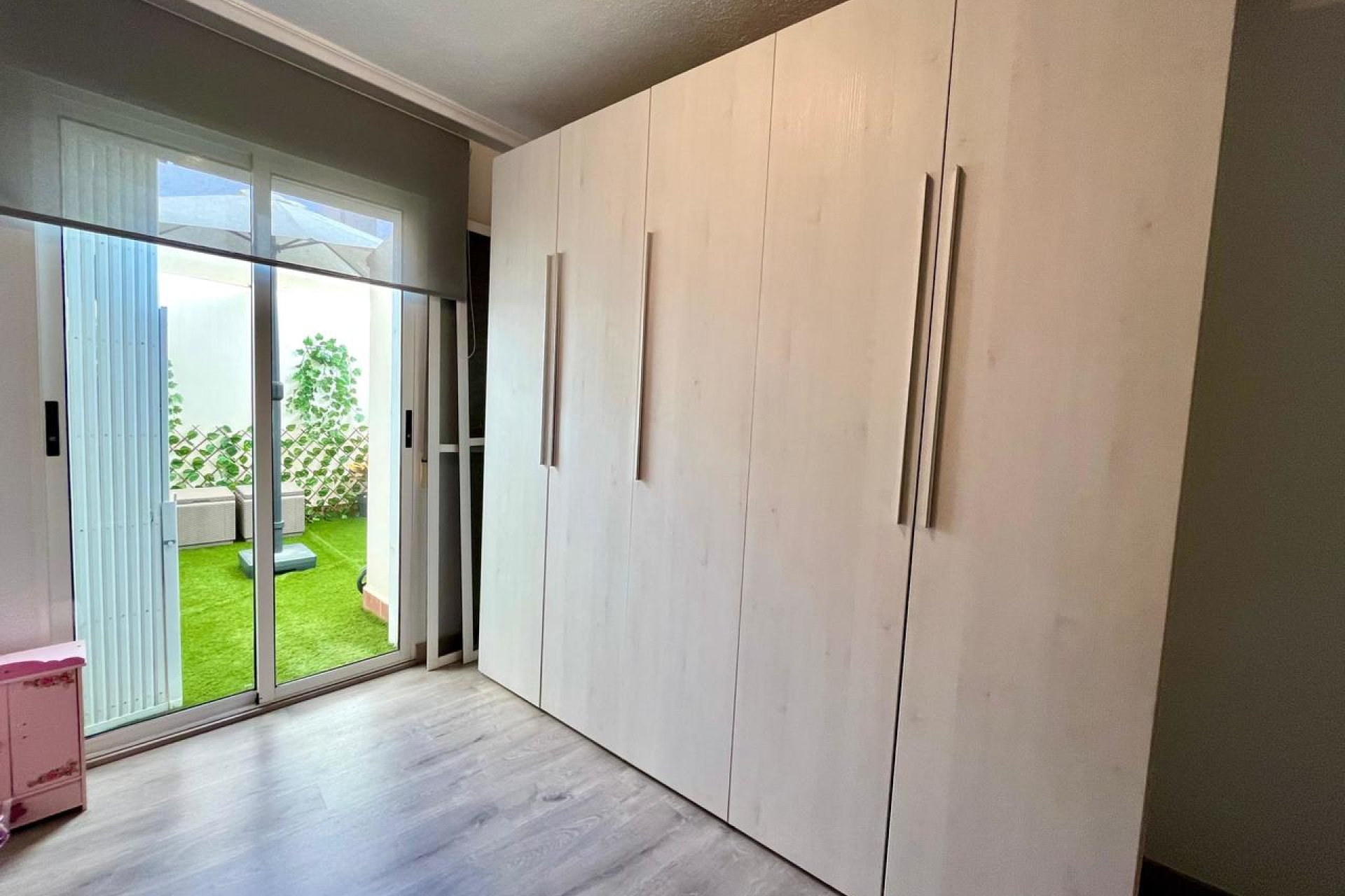 Licht en modern 4-slaapkamer appartement in hartje Torrevieja nabij strand