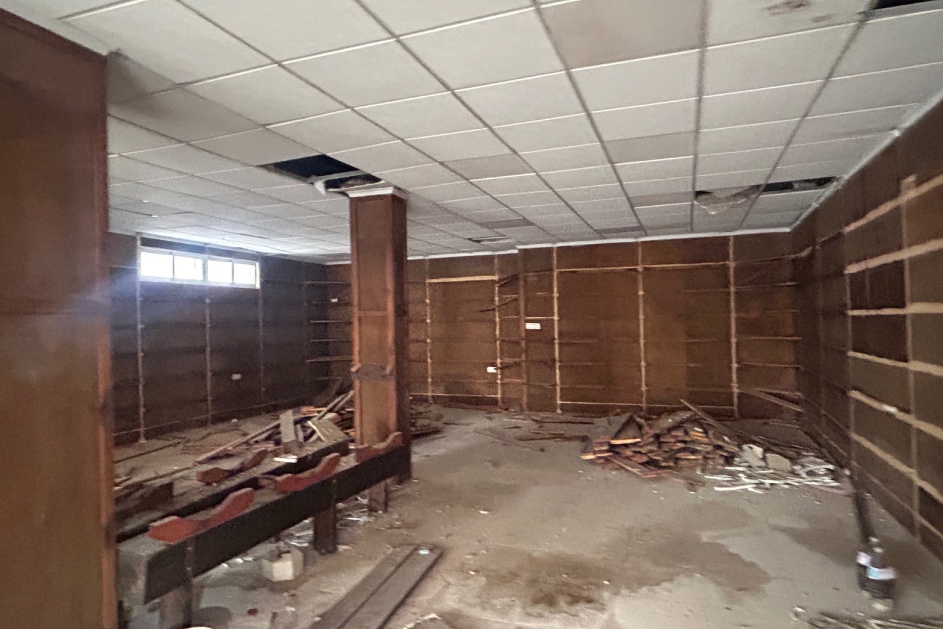 Local comercial en venta en Jacarilla – 160 m²: oportunidad de inversión para reformar