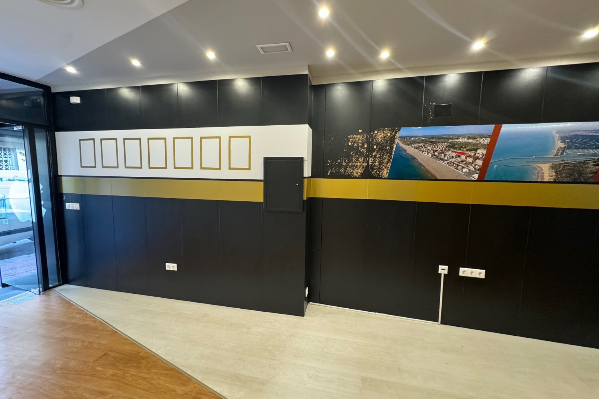 Local comercial moderno en venta en Guardamar del Segura, en una ubicación privilegiada cerca de la playa