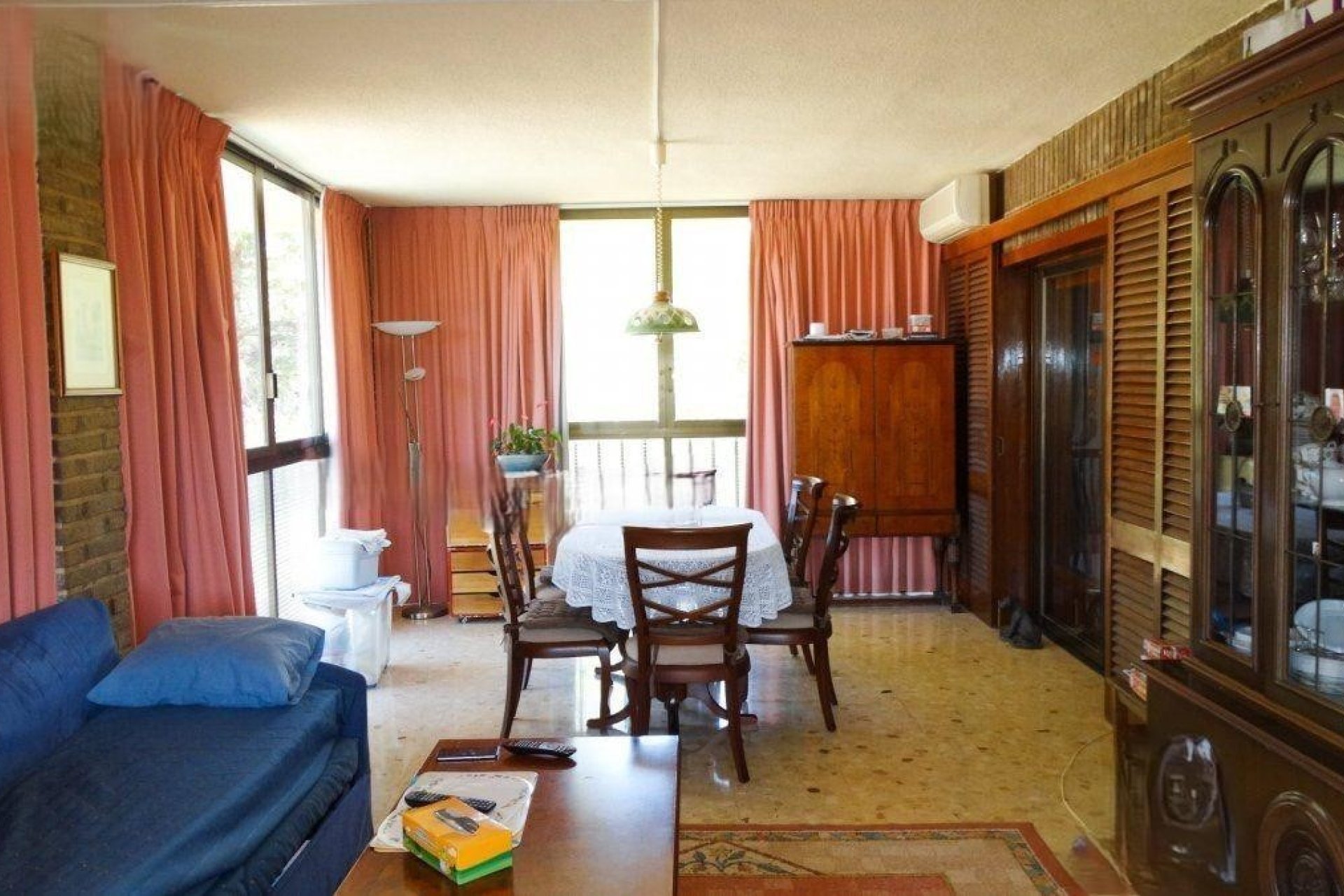 Lujosa villa con piscina privada y jardín en Benidorm, cerca de la playa