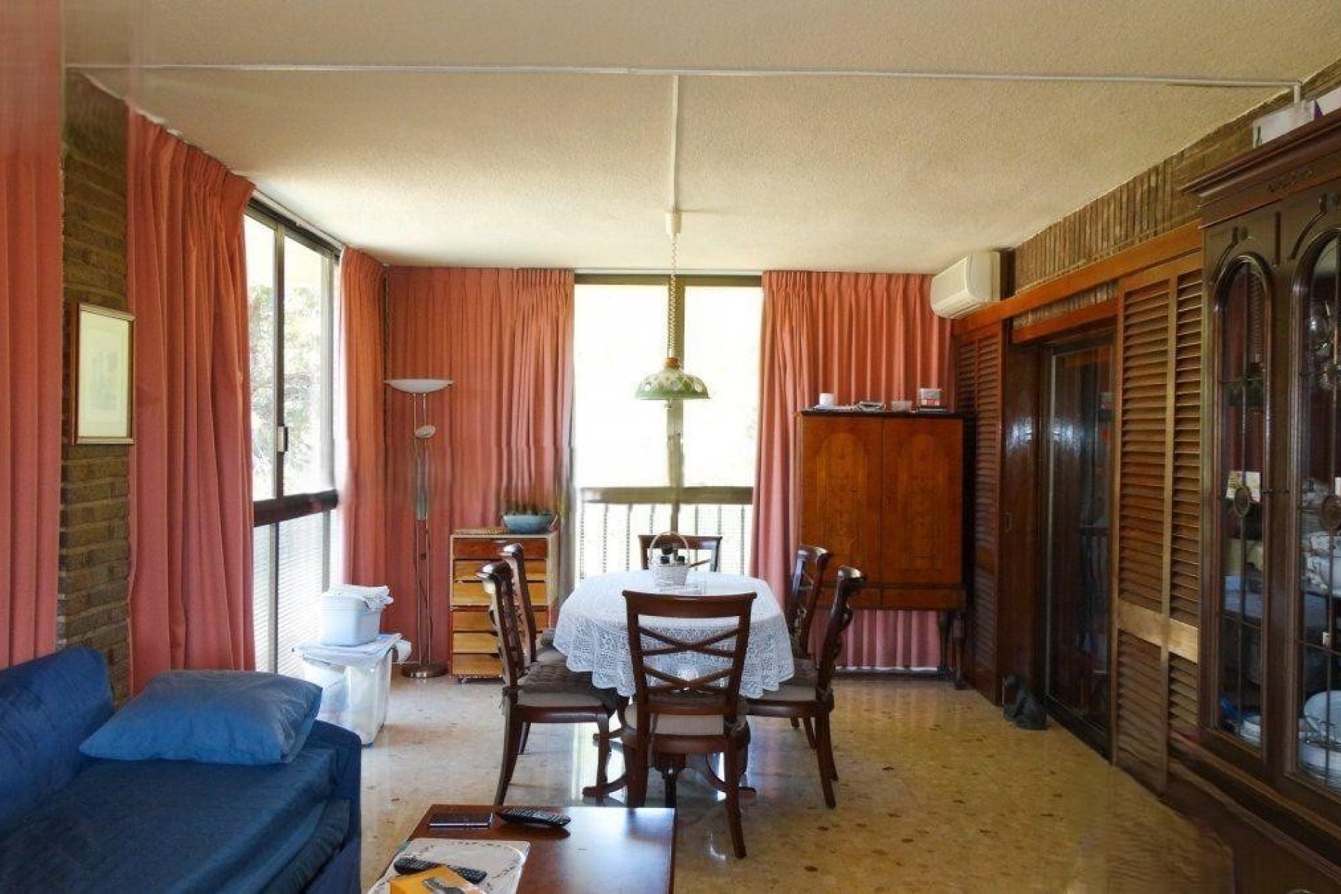 Lujosa villa con piscina privada y jardín en Benidorm, cerca de la playa