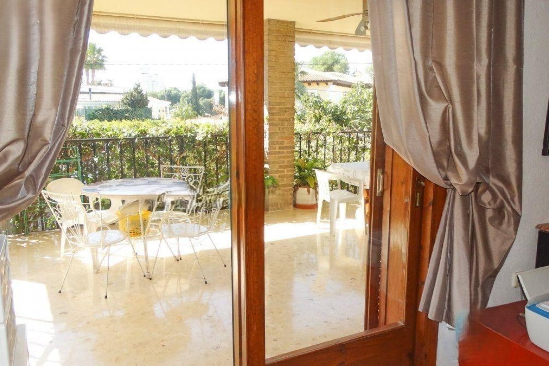 Lujosa villa con piscina privada y jardín en Benidorm, cerca de la playa