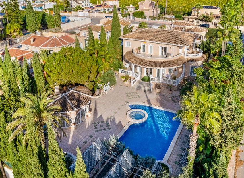 Lujosa villa de 6 dormitorios con piscina privada y jardín en Ciudad Quesada