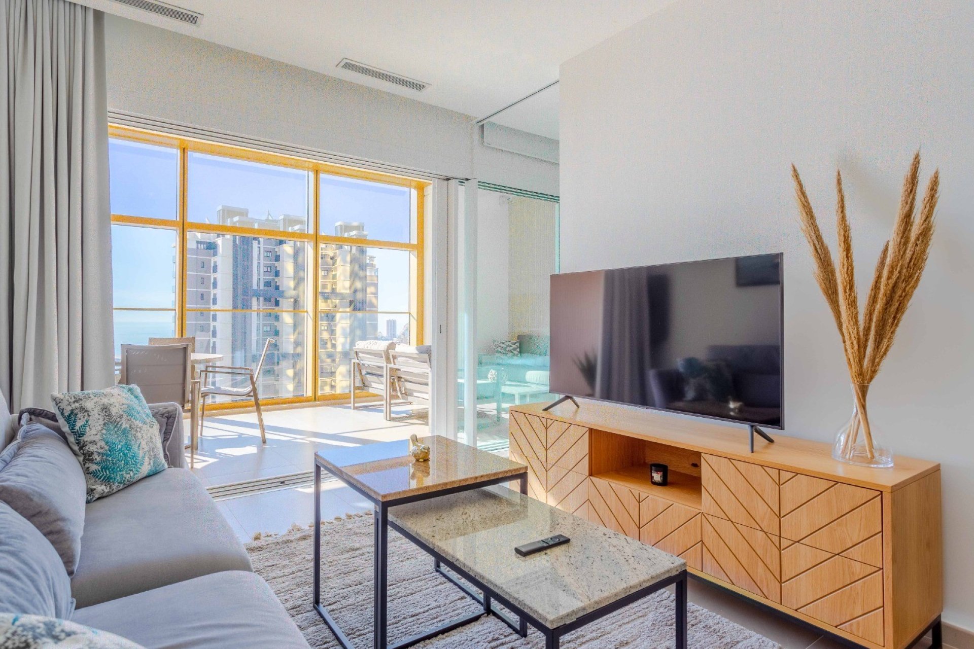 Luxe appartement in Intempo Benidorm met panoramisch zeezicht en faciliteiten