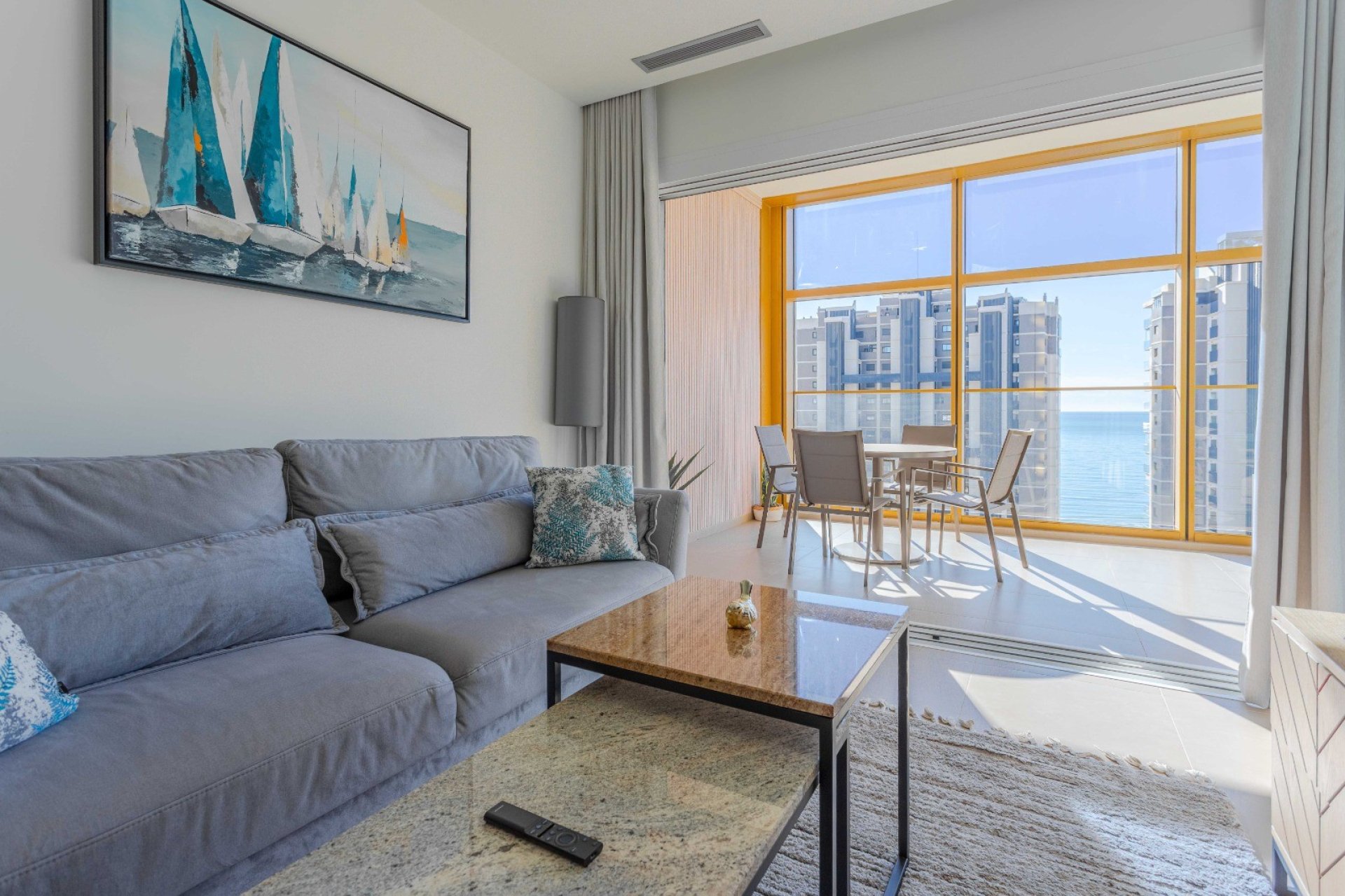 Luxe appartement in Intempo Benidorm met panoramisch zeezicht en faciliteiten