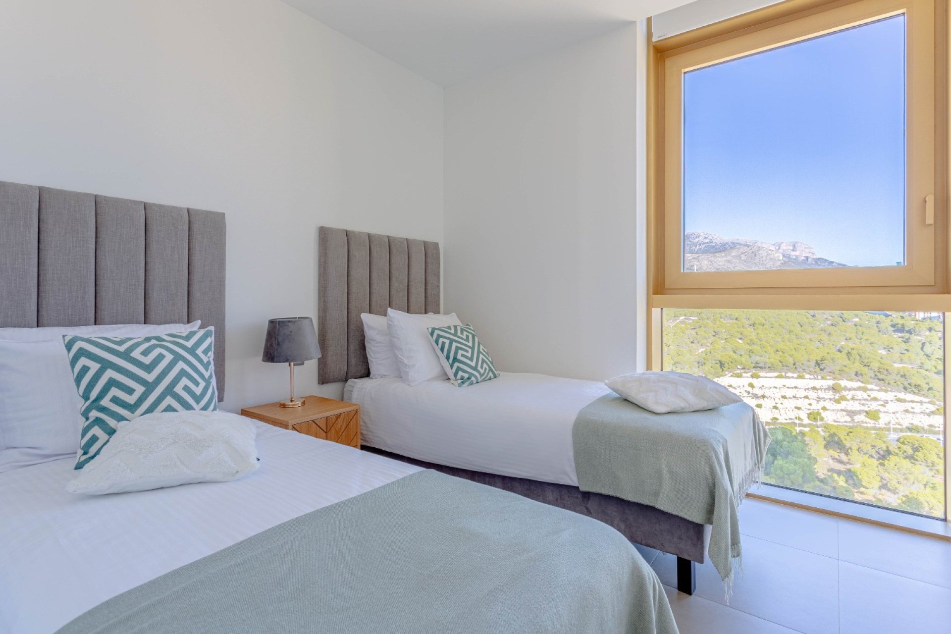 Luxe appartement in Intempo Benidorm met panoramisch zeezicht en faciliteiten