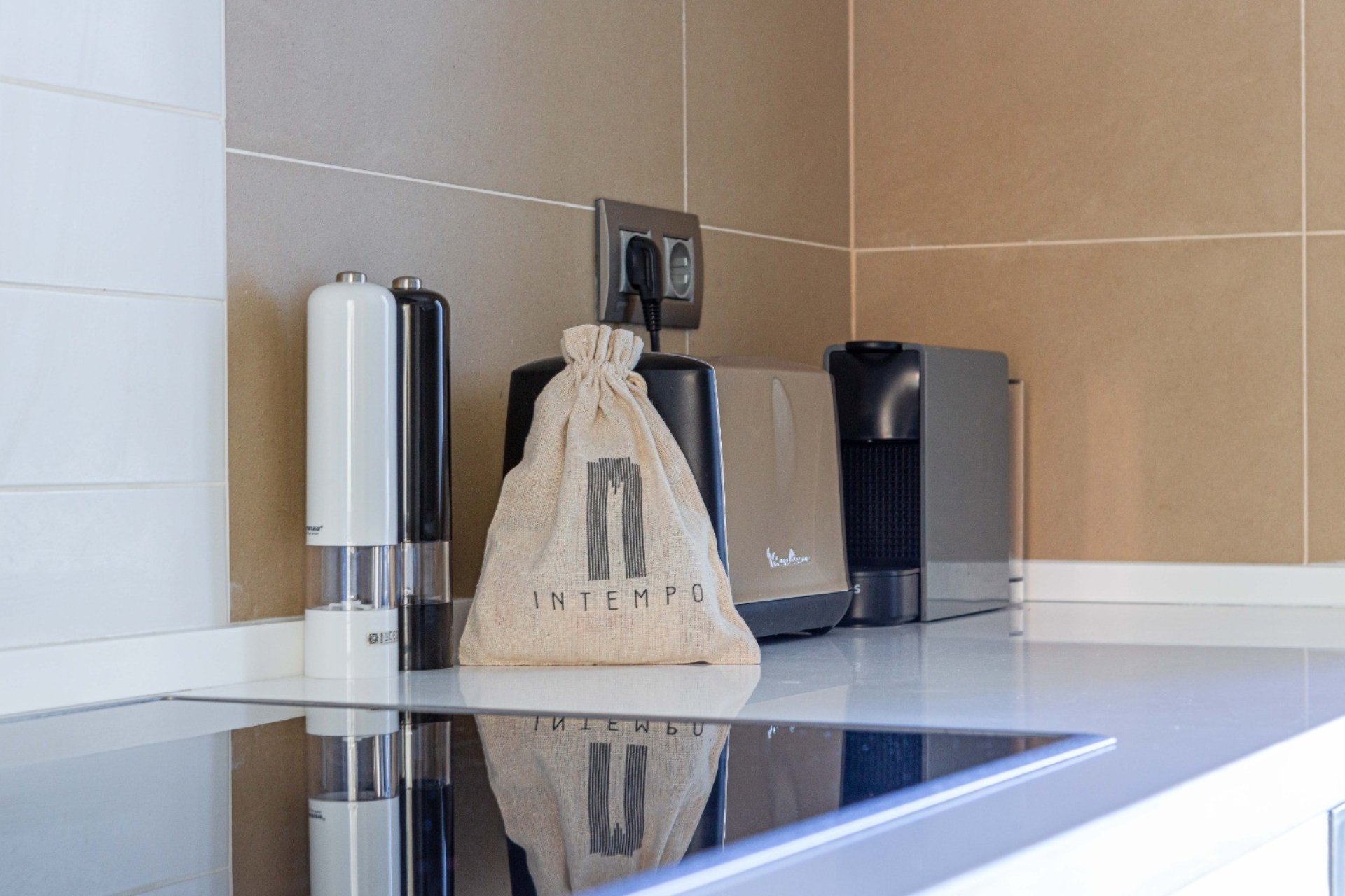 Luxe appartement in Intempo Benidorm met panoramisch zeezicht en faciliteiten