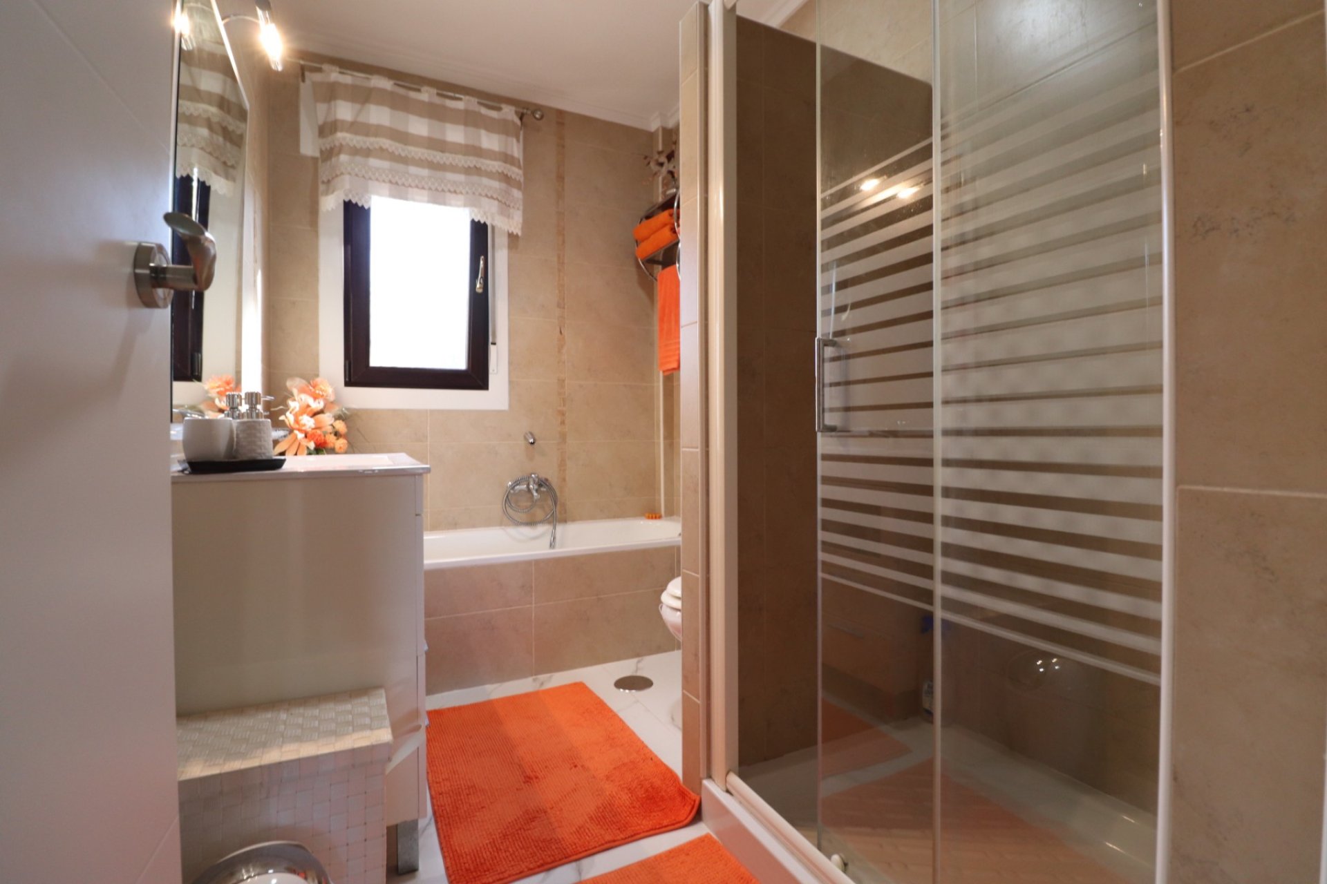 Luxe appartement in Intempo Benidorm met panoramisch zeezicht en faciliteiten