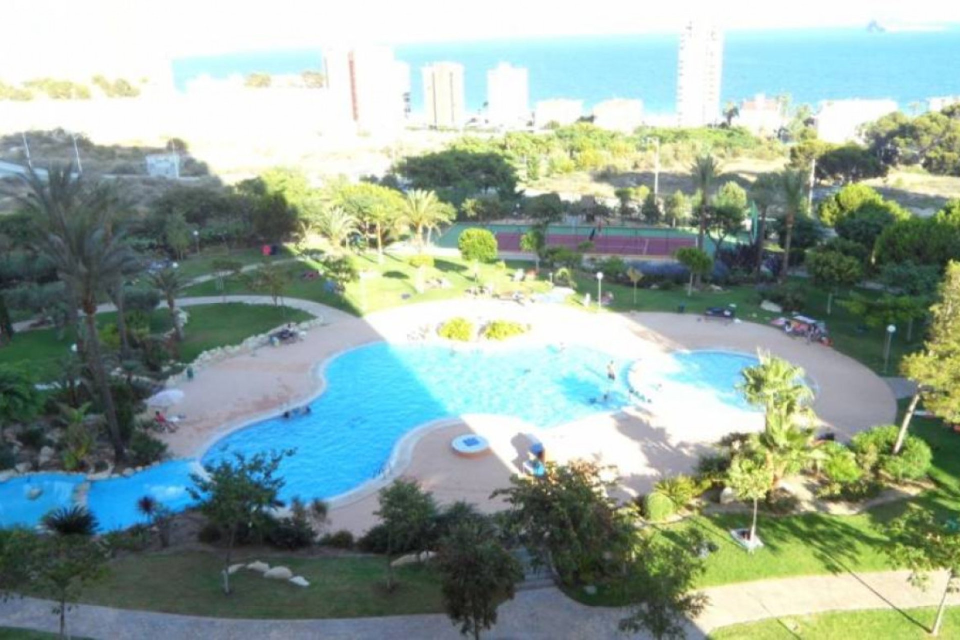 Luxe appartement met zeezicht en zwembad in Benidorm 