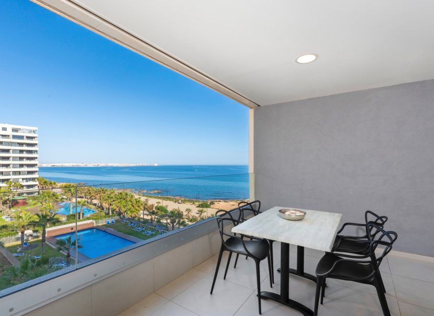 Luxe appartement met zeezicht en zwembad in Orihuela Costa, 2 slaapkamers