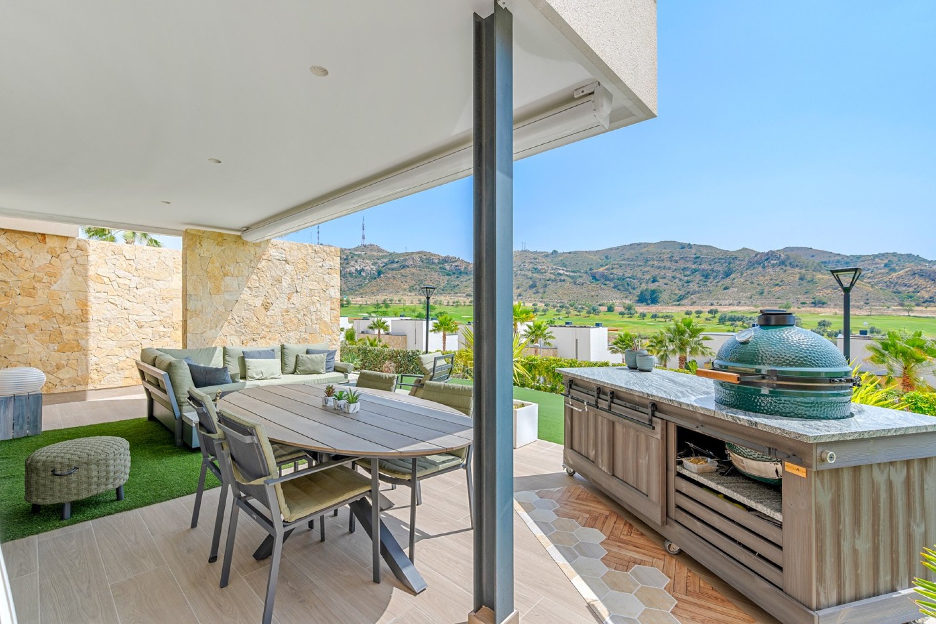 Luxe bungalow met 2 slaapkamers en uitzicht op golfbaan in Monforte del Cid