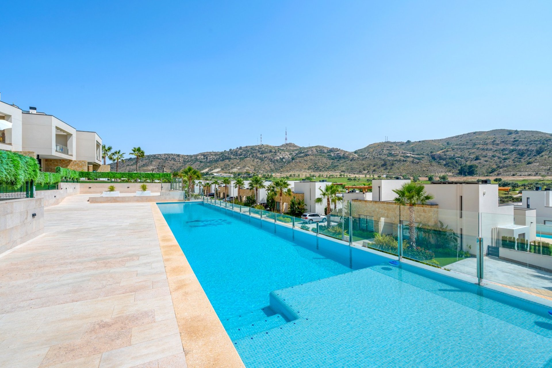 Luxe bungalow met 2 slaapkamers en uitzicht op golfbaan in Monforte del Cid